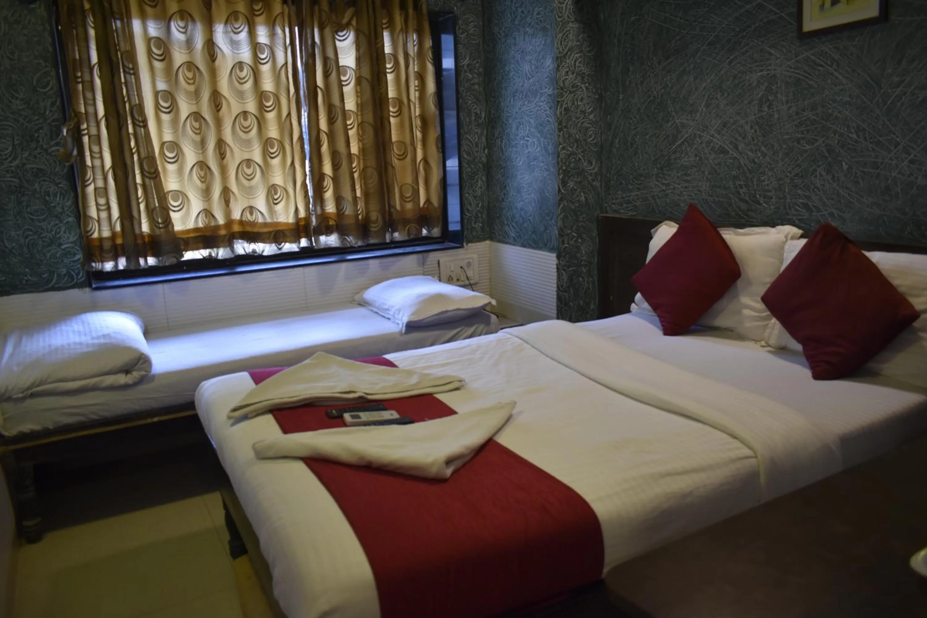 Bedroom, Bed in Hotel Arma Court - Near US Embassy, BKC