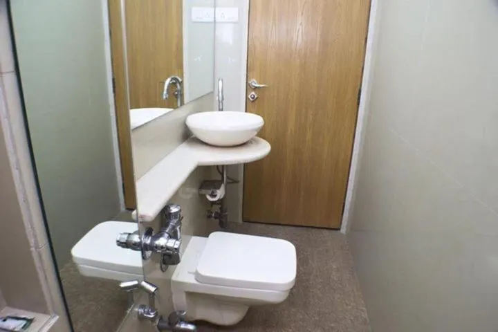 Bathroom in Hotel Arma Court - Near US Embassy, BKC