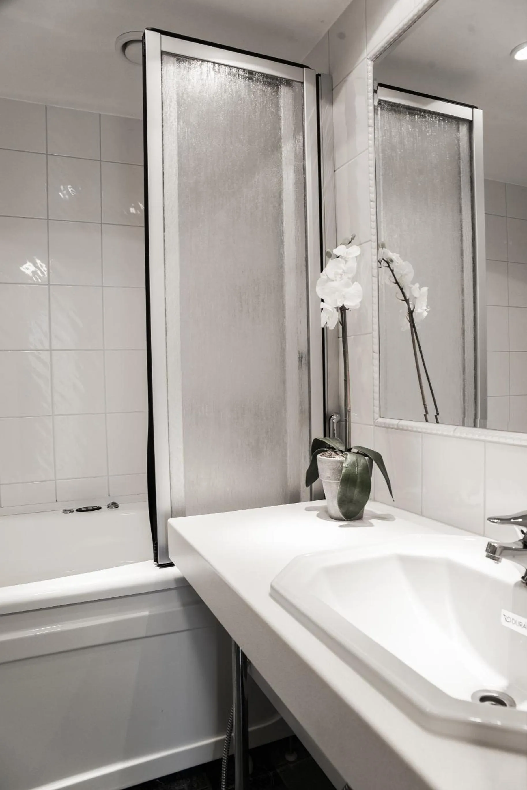 Bathroom in Hotel Fjalar