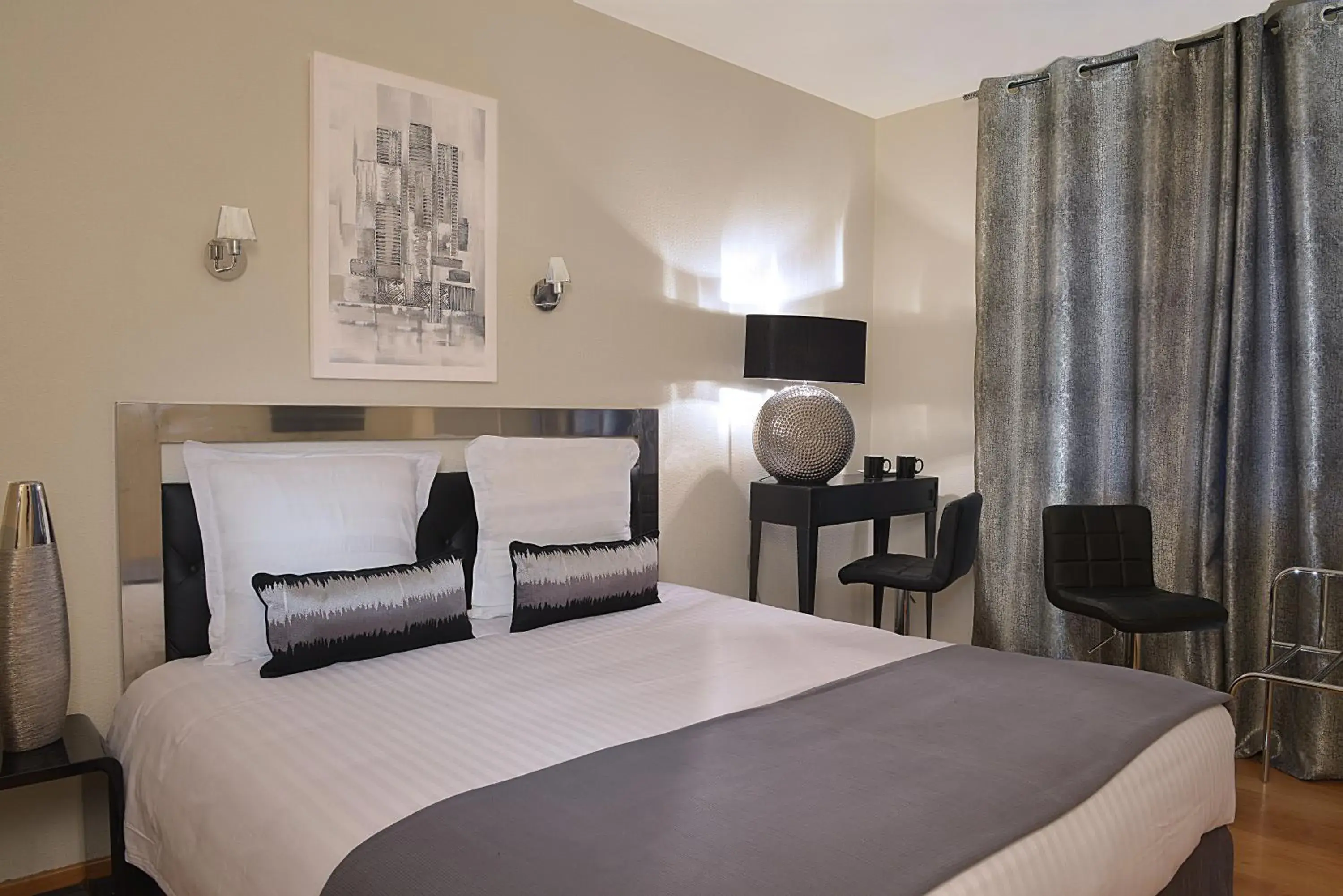 Photo of the whole room, Bed in Logis L'hermitage Photo of the whole room, Bed in Logis L'hermitage