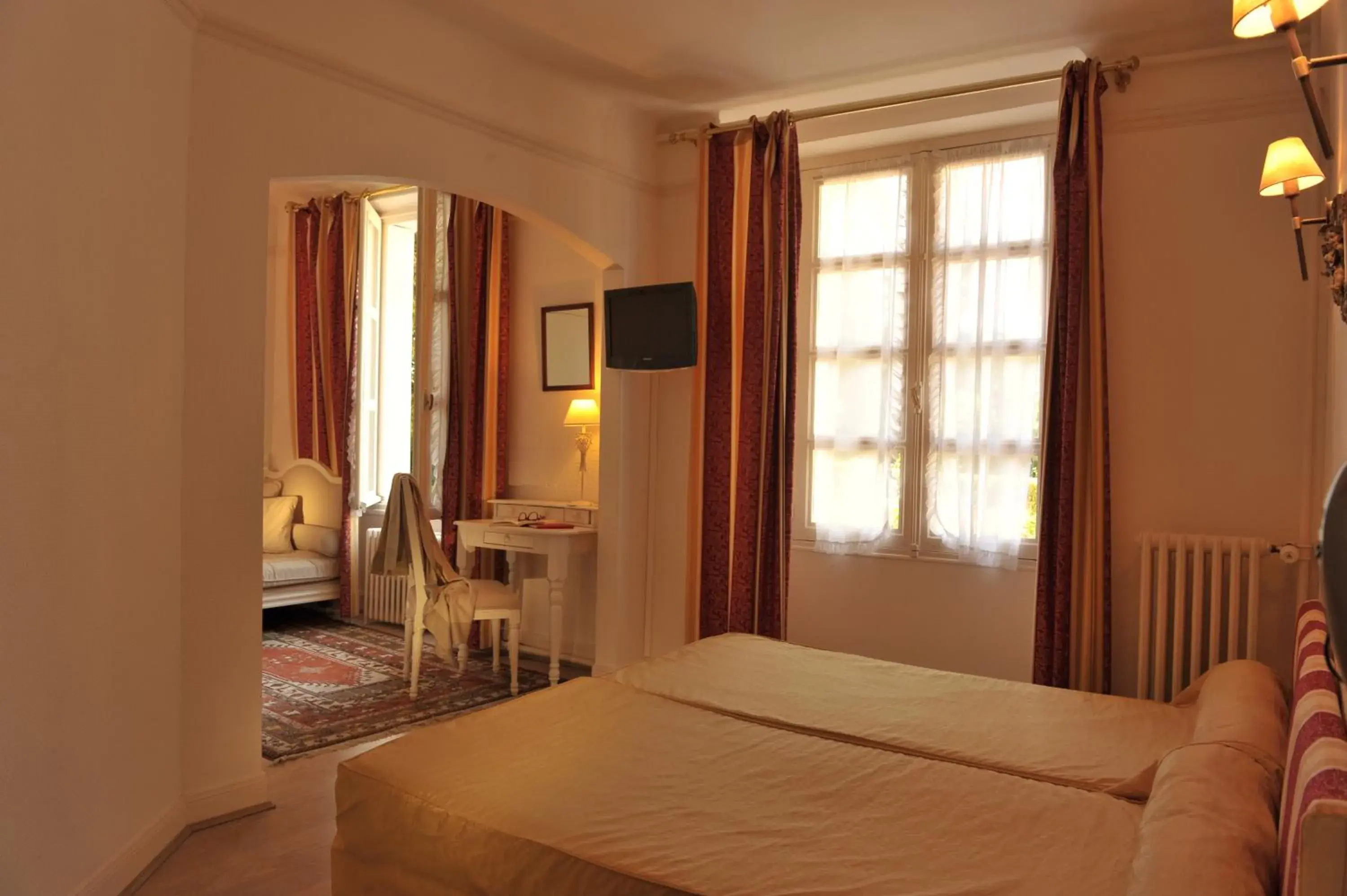 Bedroom, Bed in Logis L'hermitage Bedroom, Bed in Logis L'hermitage