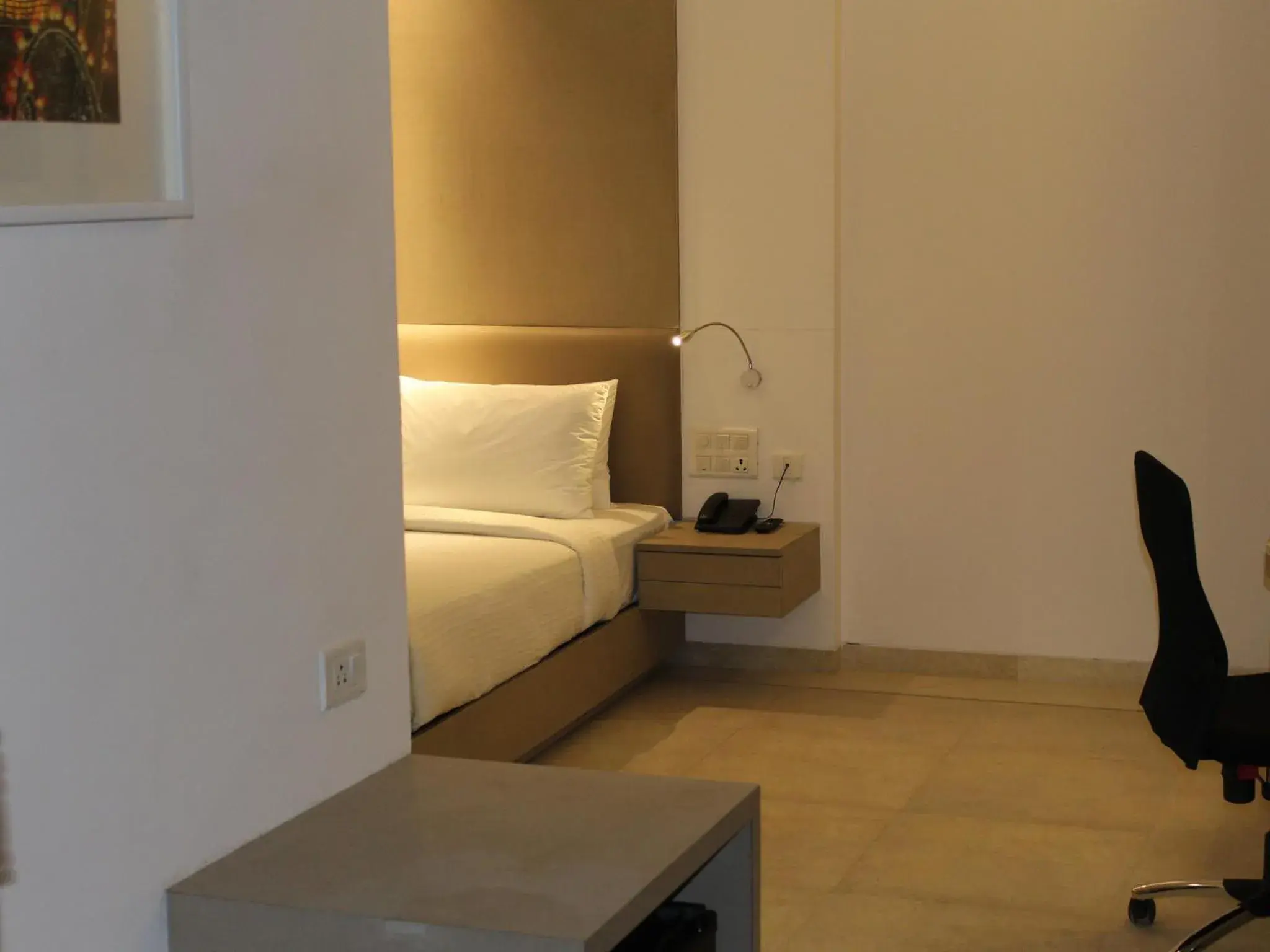 Toilet, Bed in Keys Lite by Lemon Tree Hotels, Mayfield, Gurgaon Toilet, Bed in Keys Lite by Lemon Tree Hotels, Mayfield, Gurgaon