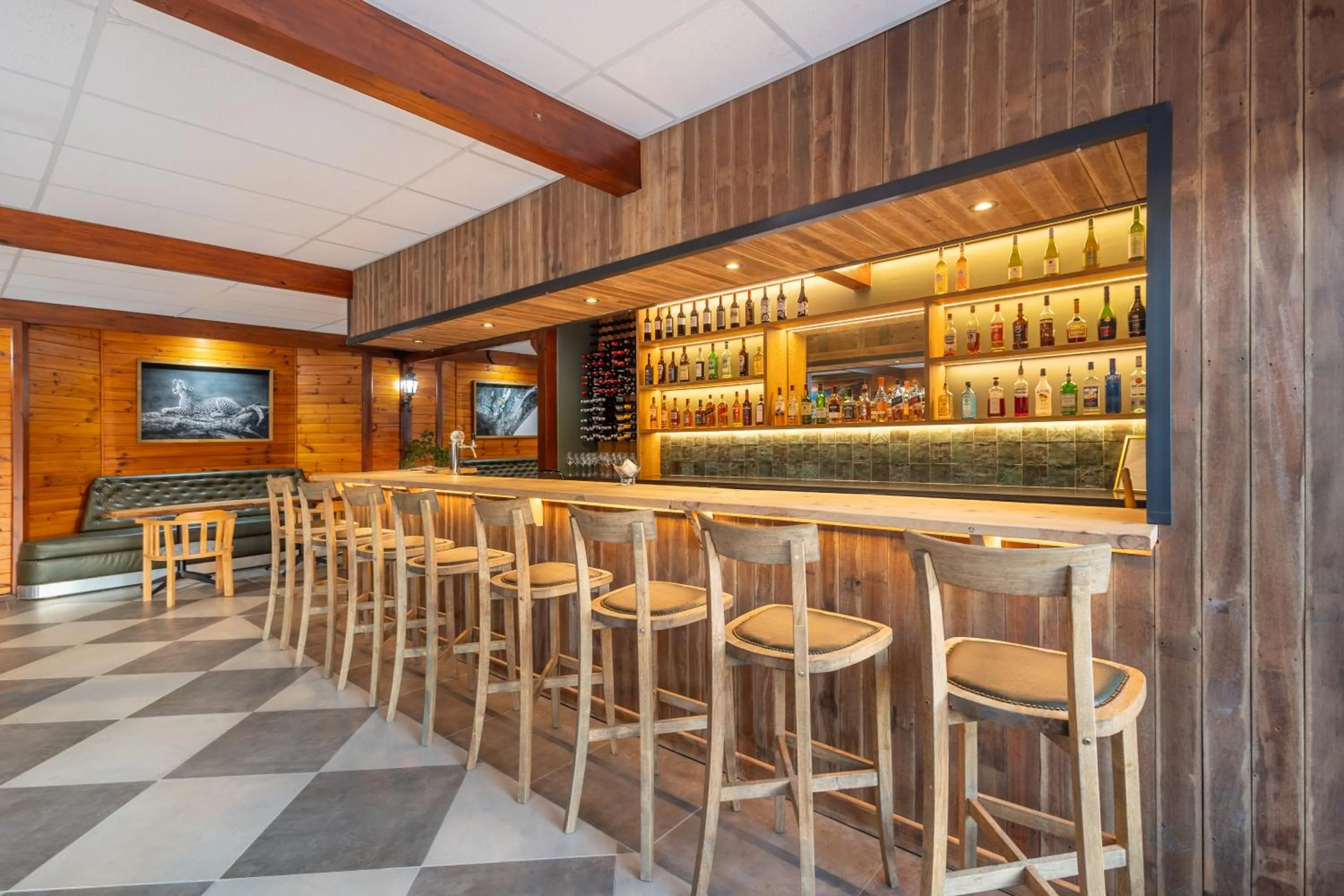 Lounge or bar in Knysna Log-Inn Hotel