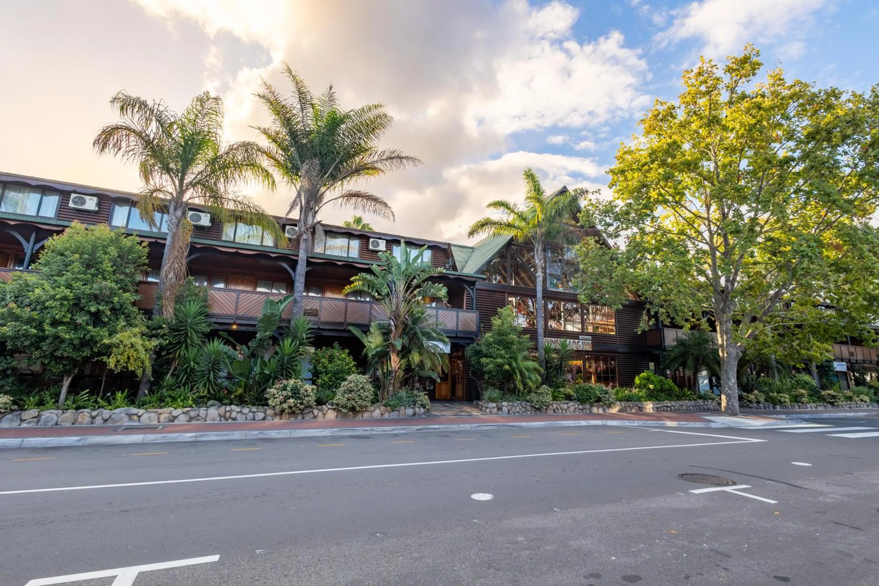 Property building in Knysna Log-Inn Hotel