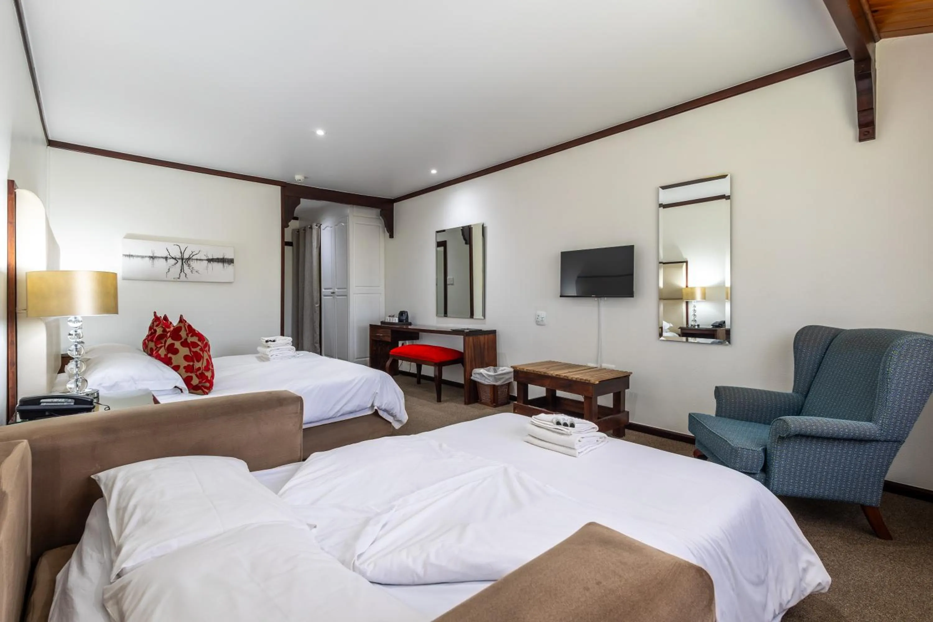 Bedroom, Bed in Knysna Log-Inn Hotel