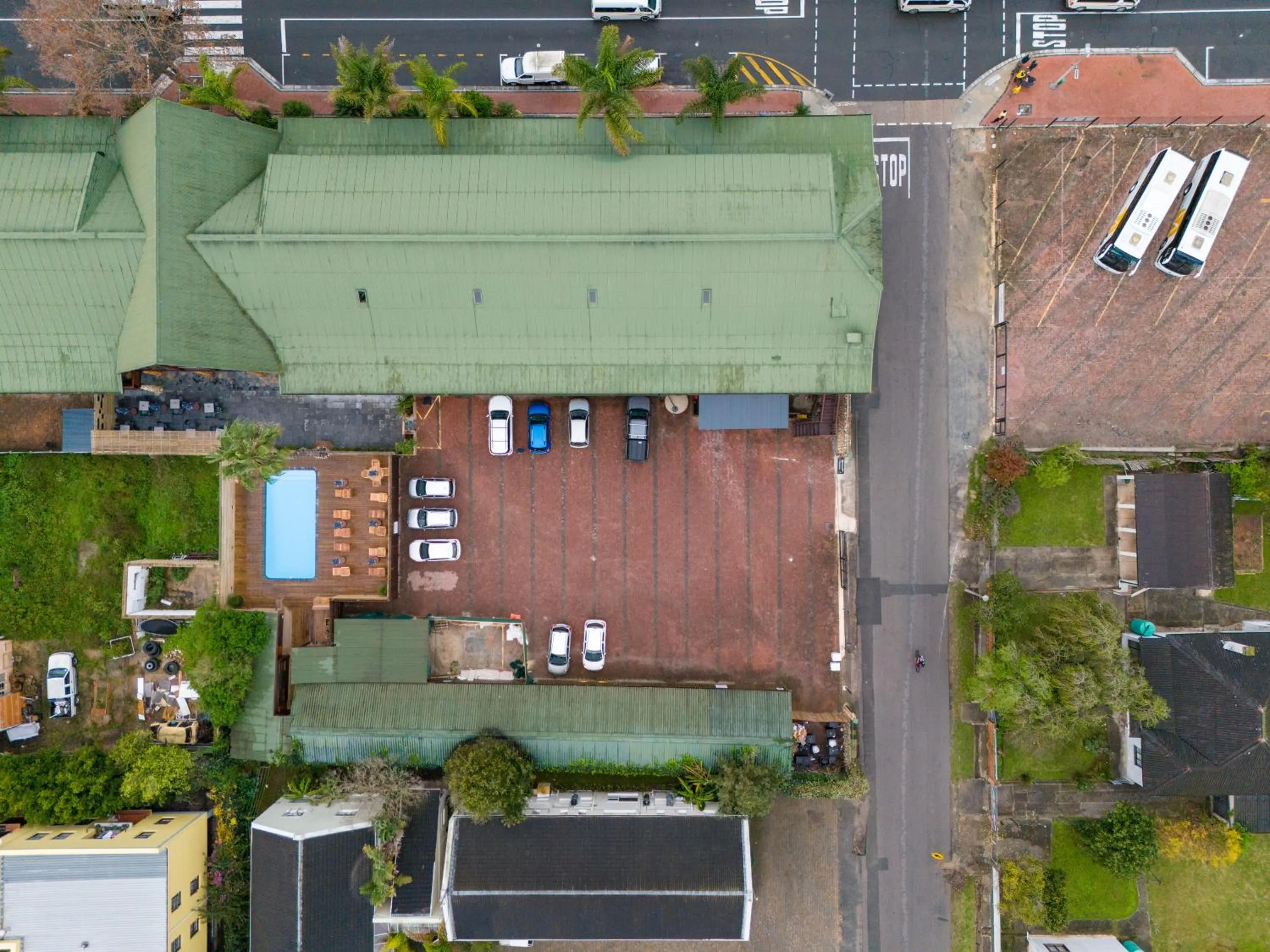 Parking in Knysna Log-Inn Hotel