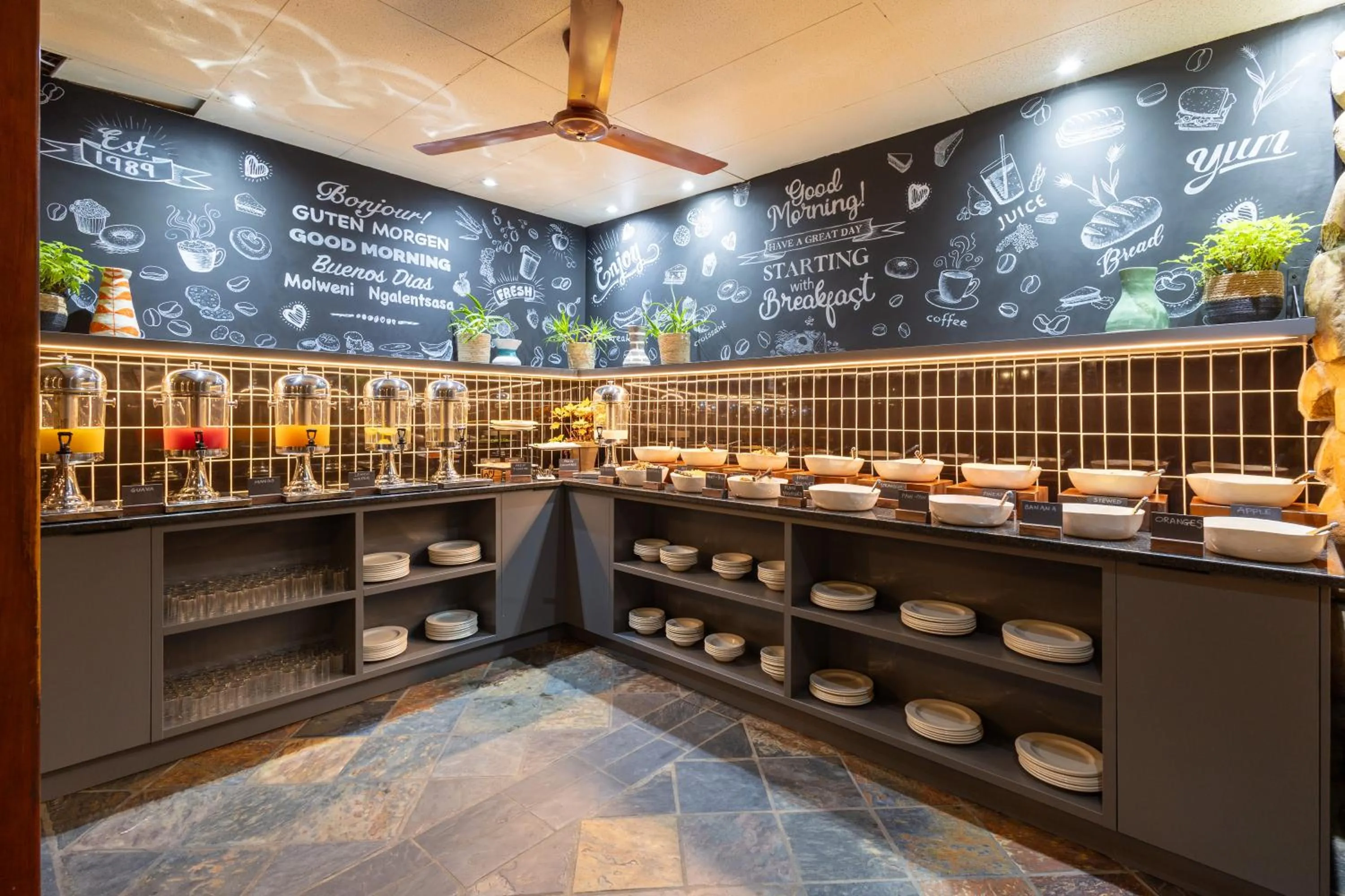 Buffet breakfast in Knysna Log-Inn Hotel