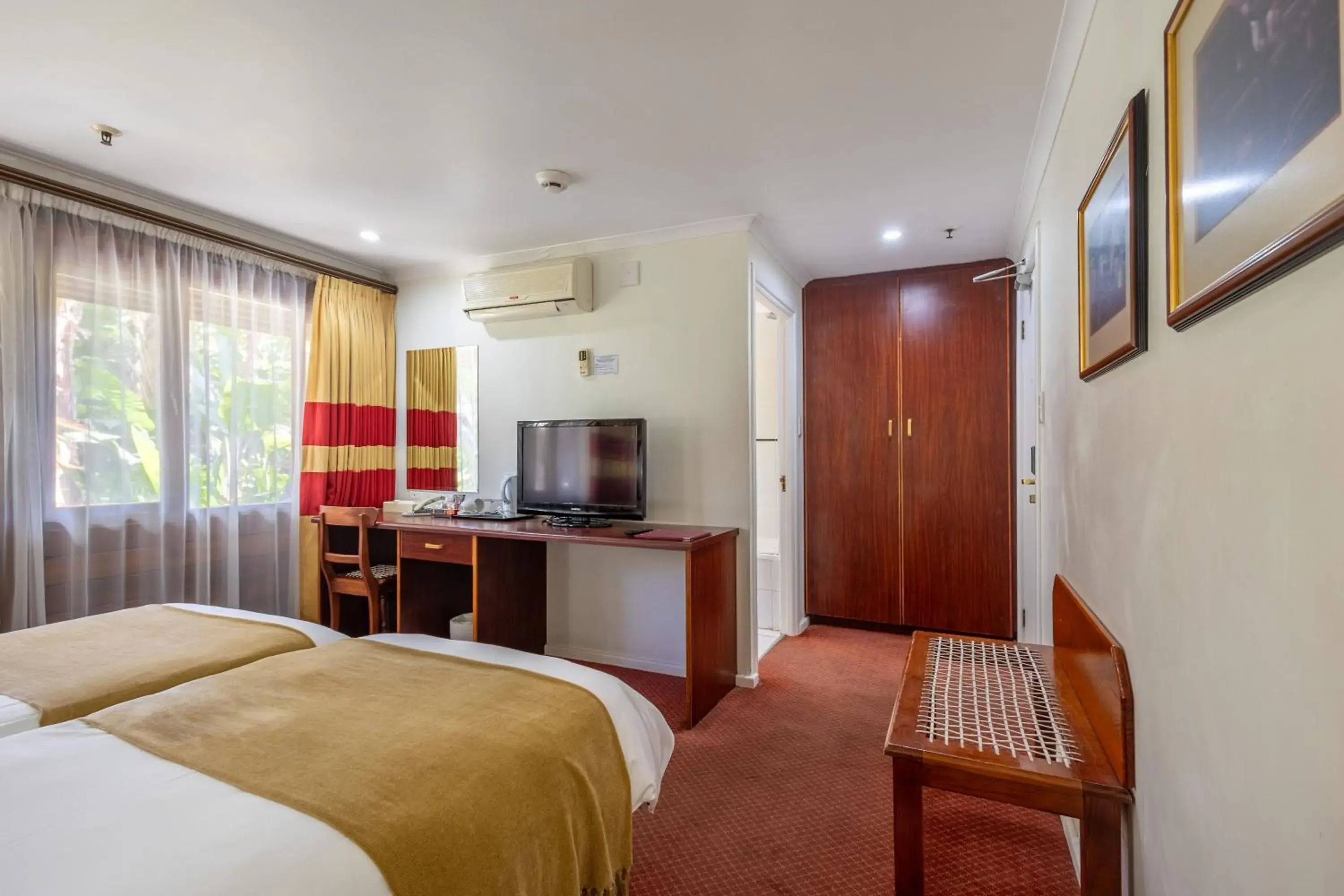 Bedroom, Bed in Knysna Log-Inn Hotel Bedroom, Bed in Knysna Log-Inn Hotel