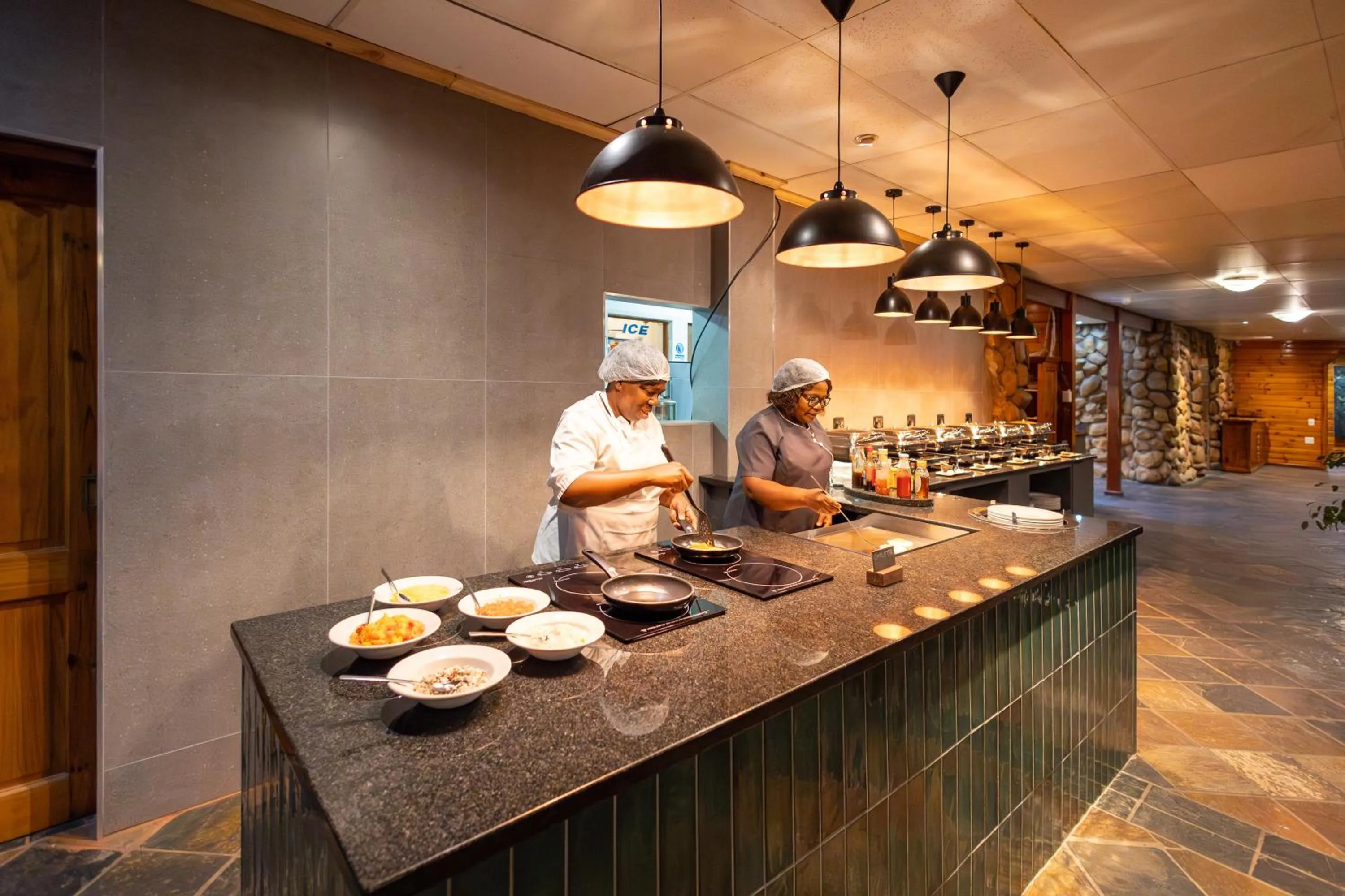 Breakfast in Knysna Log-Inn Hotel