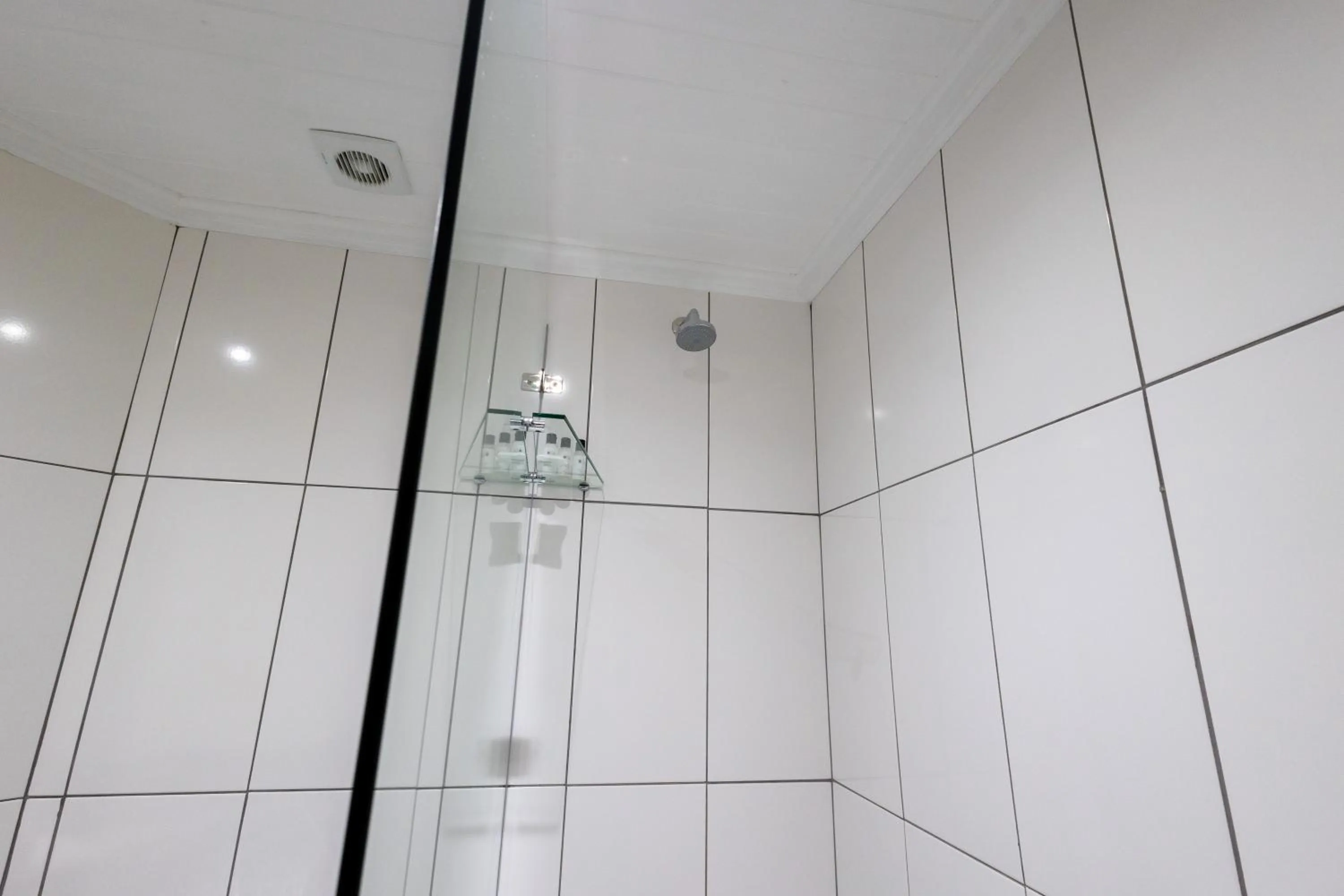 Bathroom in Knysna Log-Inn Hotel