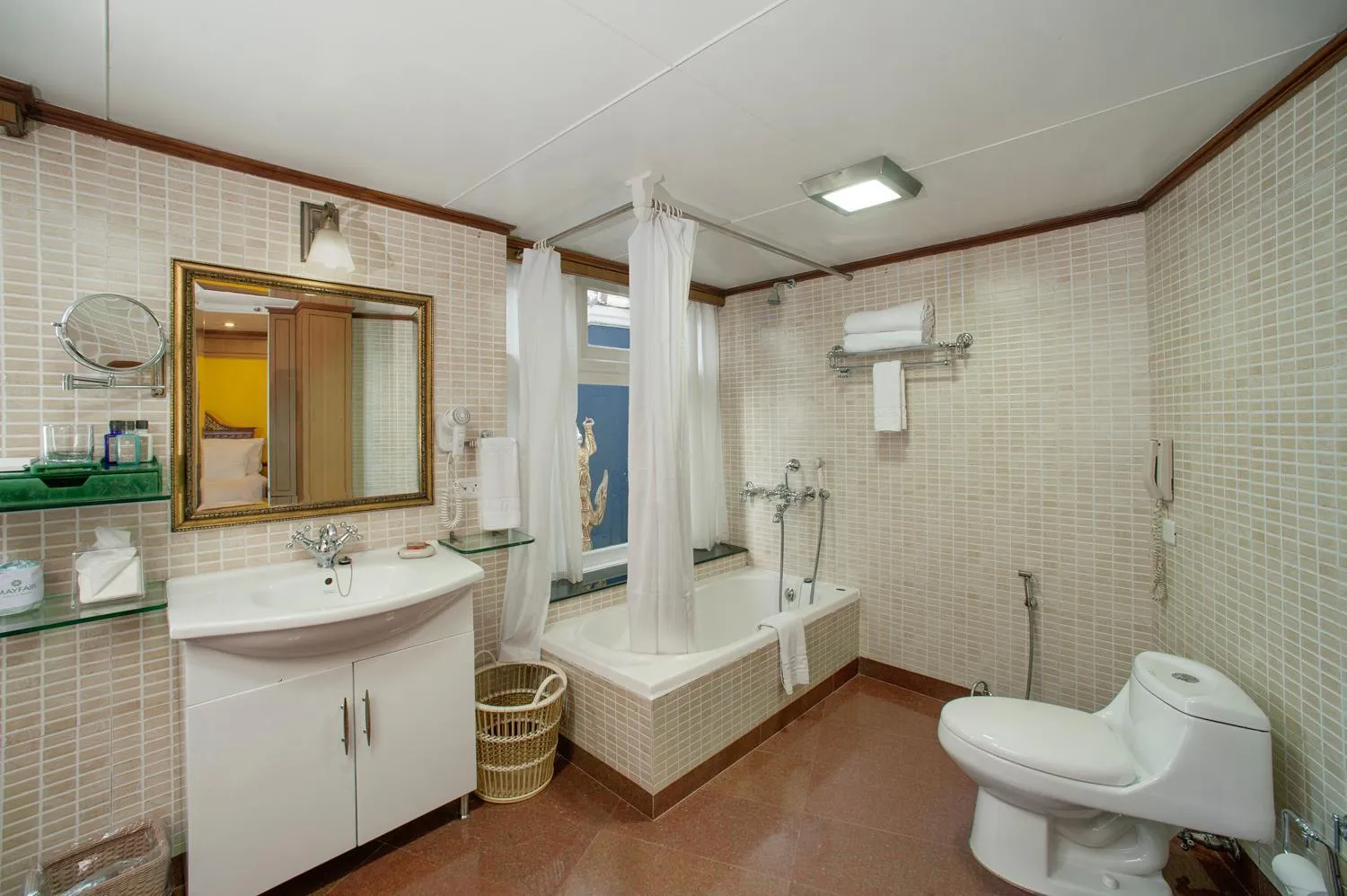 Shower in Mayfair Darjeeling