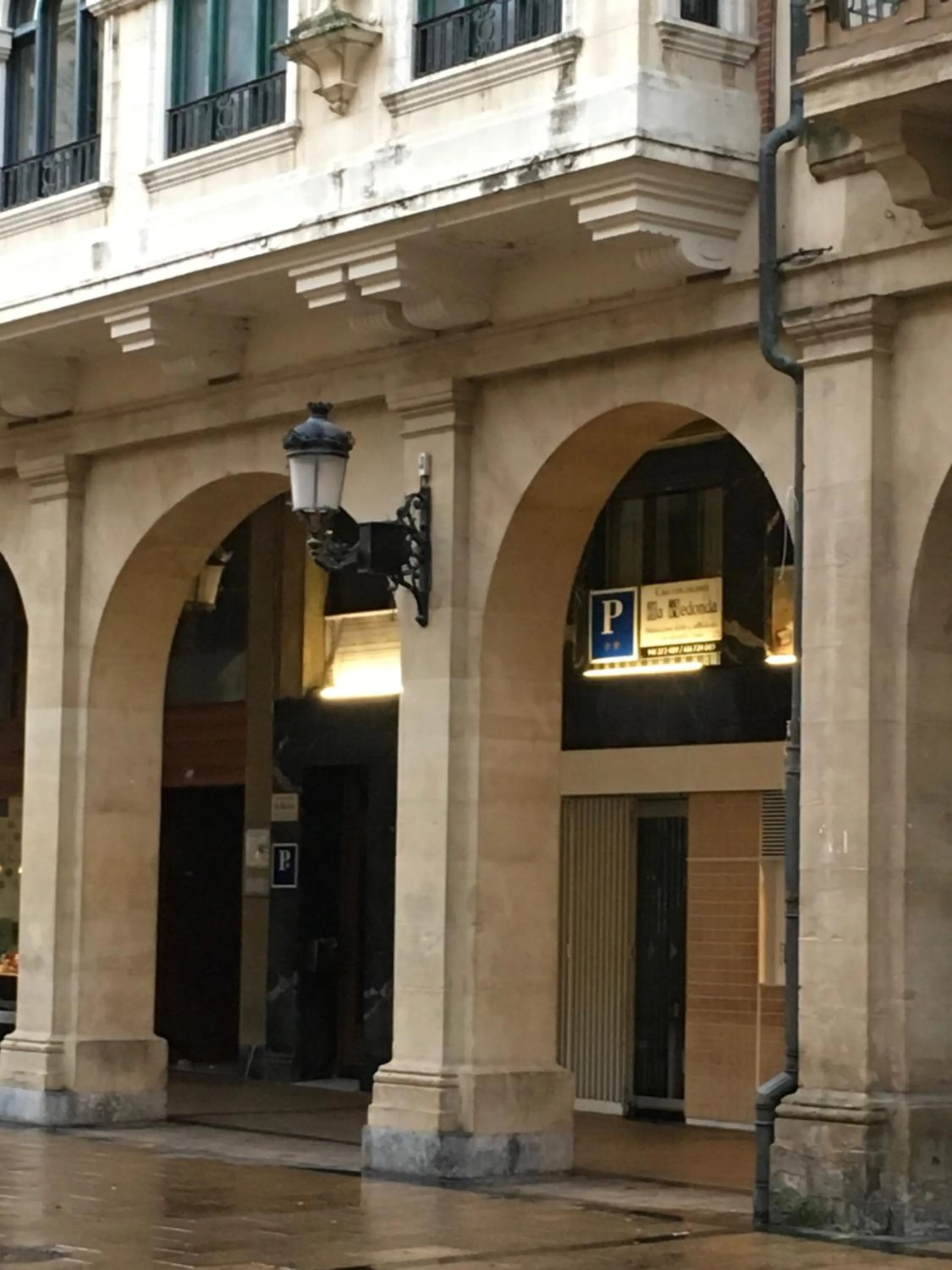 Property building in Pensión La Redonda