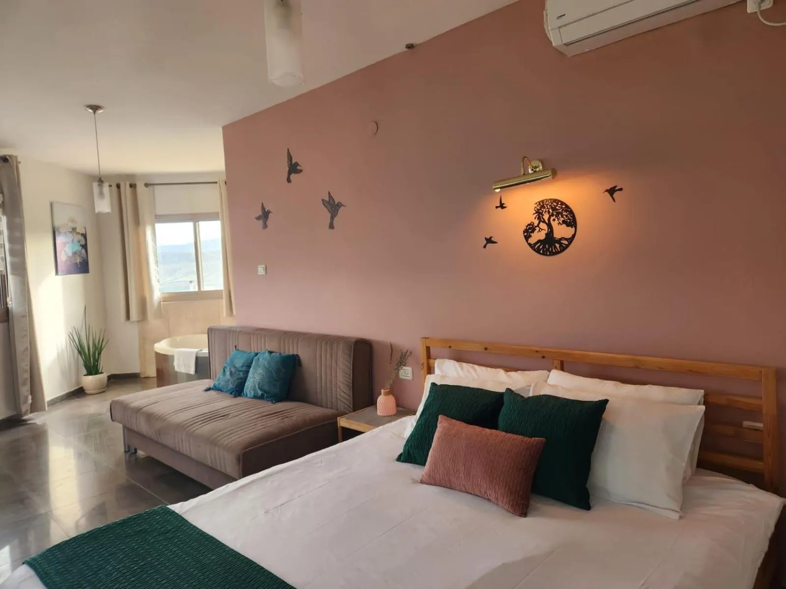 Living room, Bed in Zug Yonim