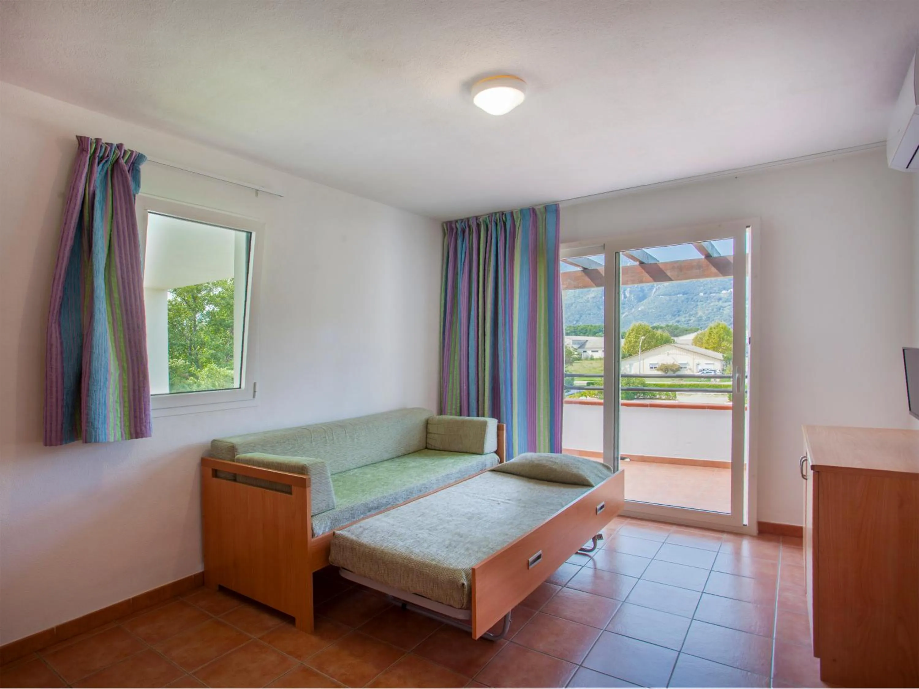 Living room, Bed in Vacancéole - Résidence Sognu di Rena