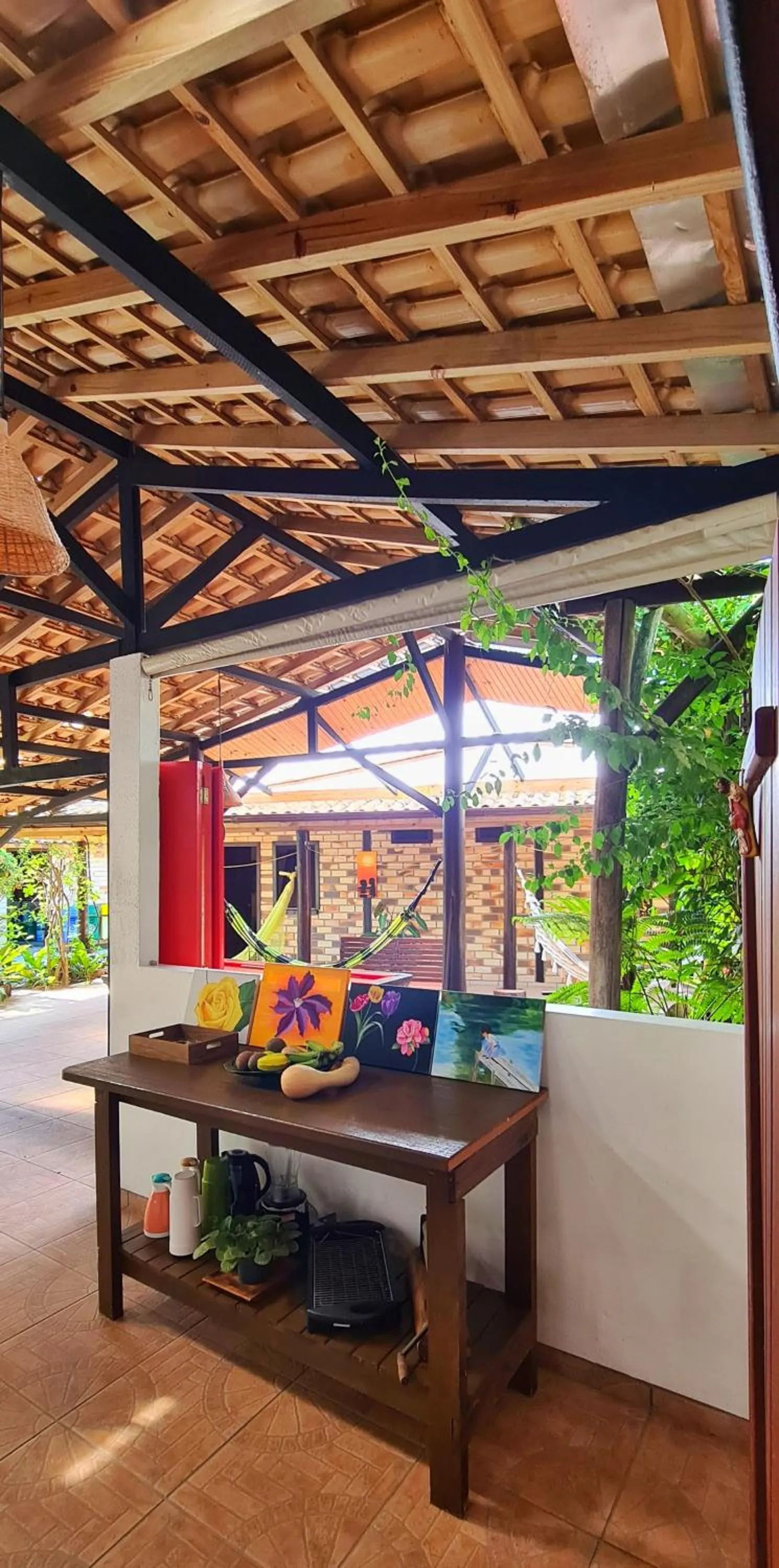 Communal kitchen in Pousada Areias do Embaú
