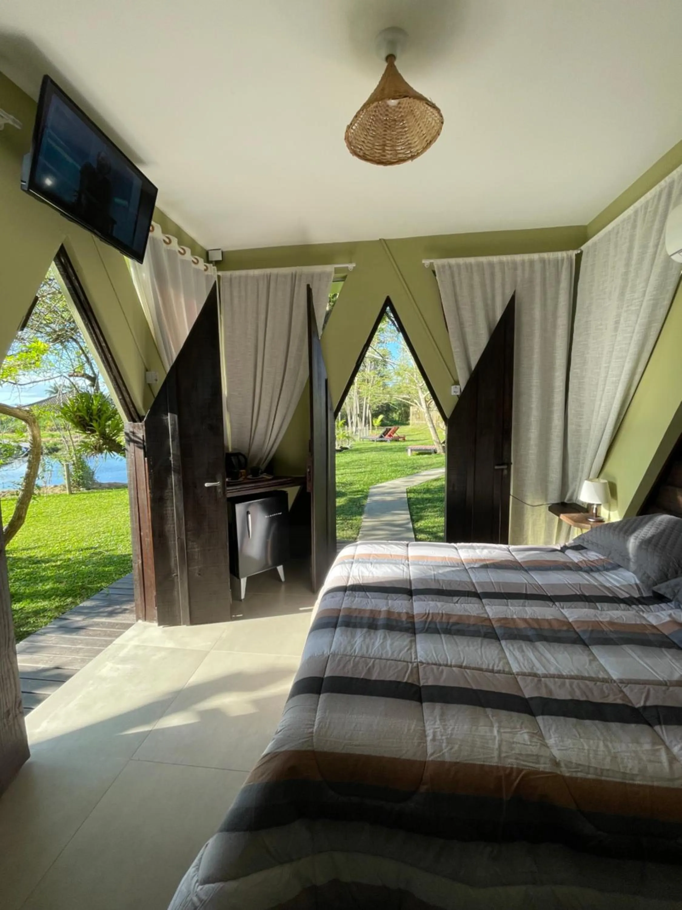 Lake view, Bed in Pousada Areias do Embaú