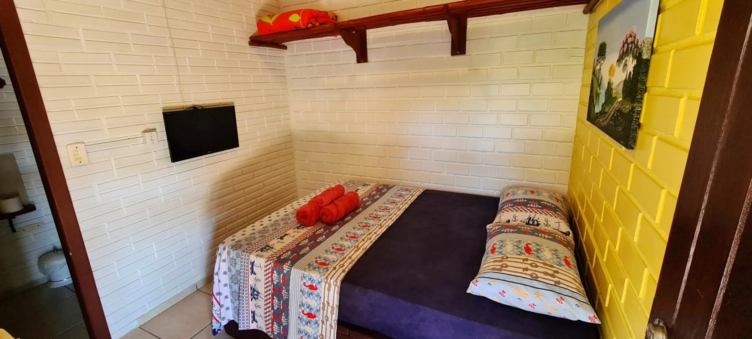 Photo of the whole room, Bed in Pousada Areias do Embaú