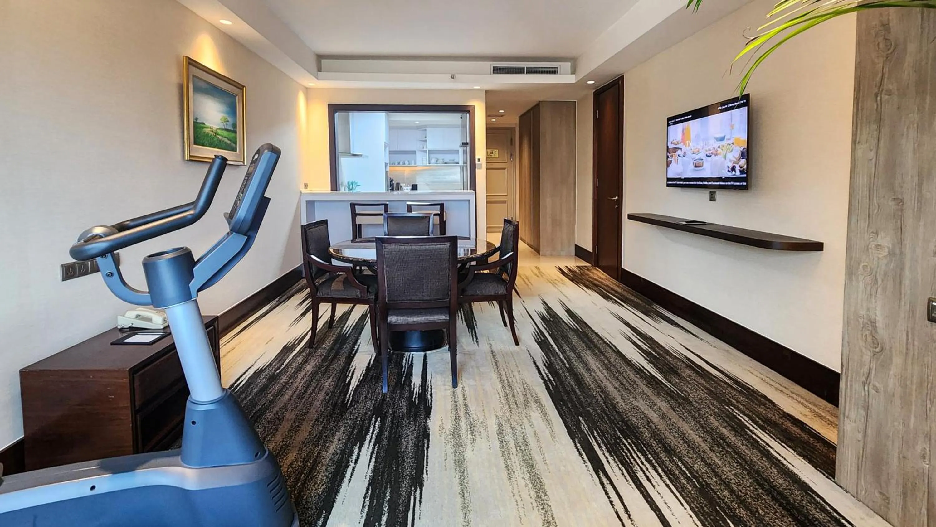 Dining area in Gran Melia Jakarta