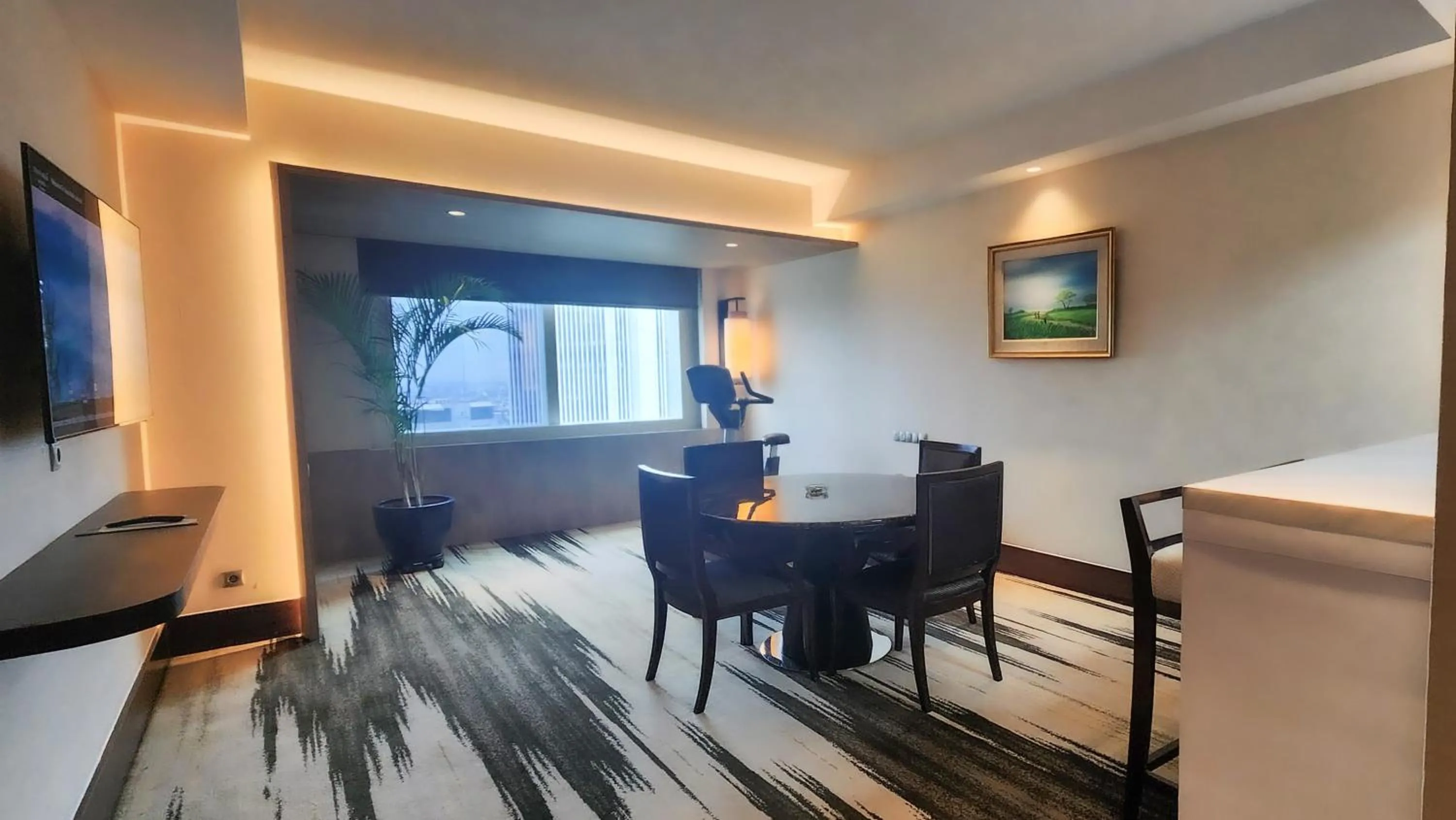 Dining area in Gran Melia Jakarta