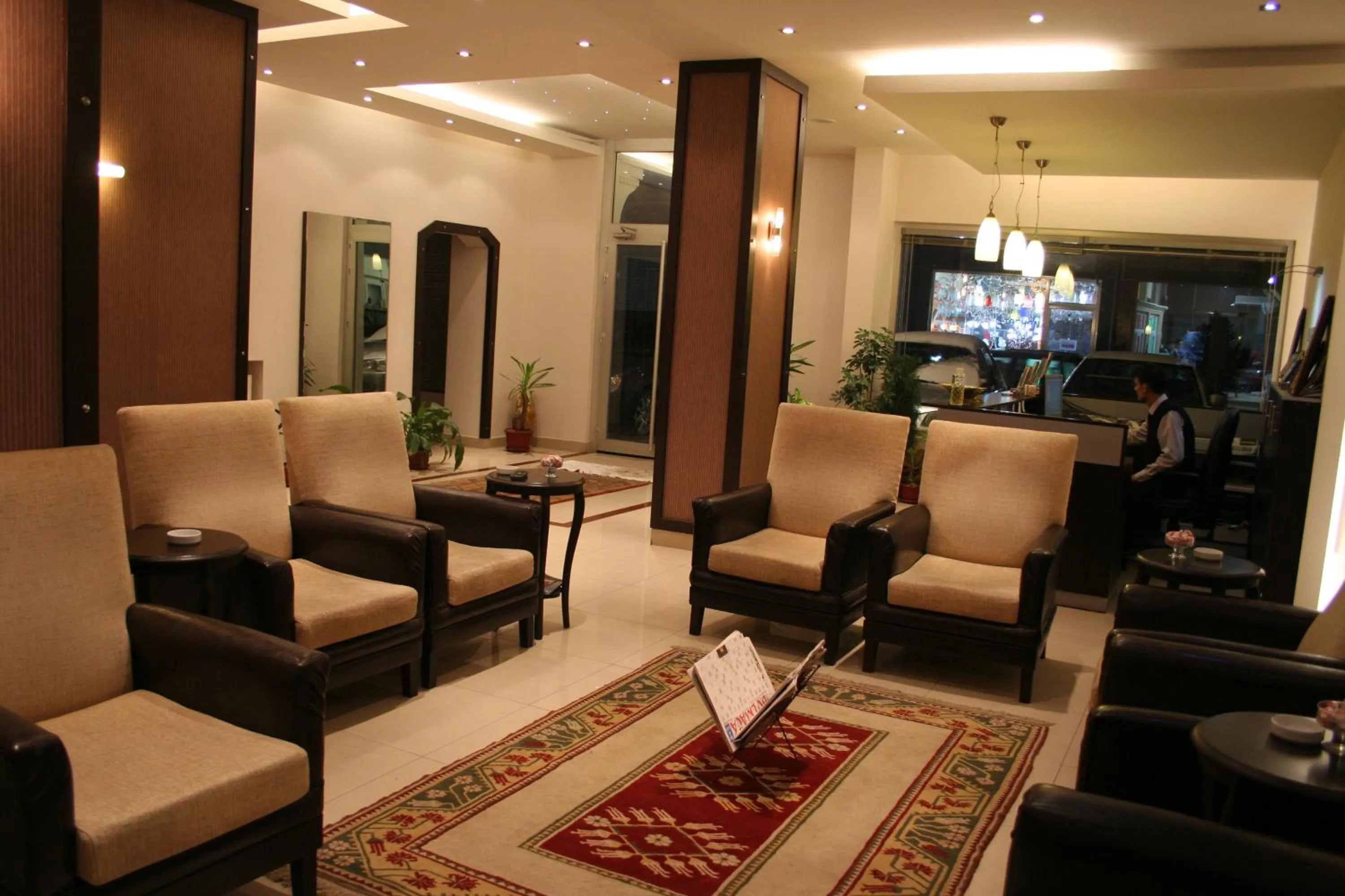 Lobby or reception in Kent Hotel