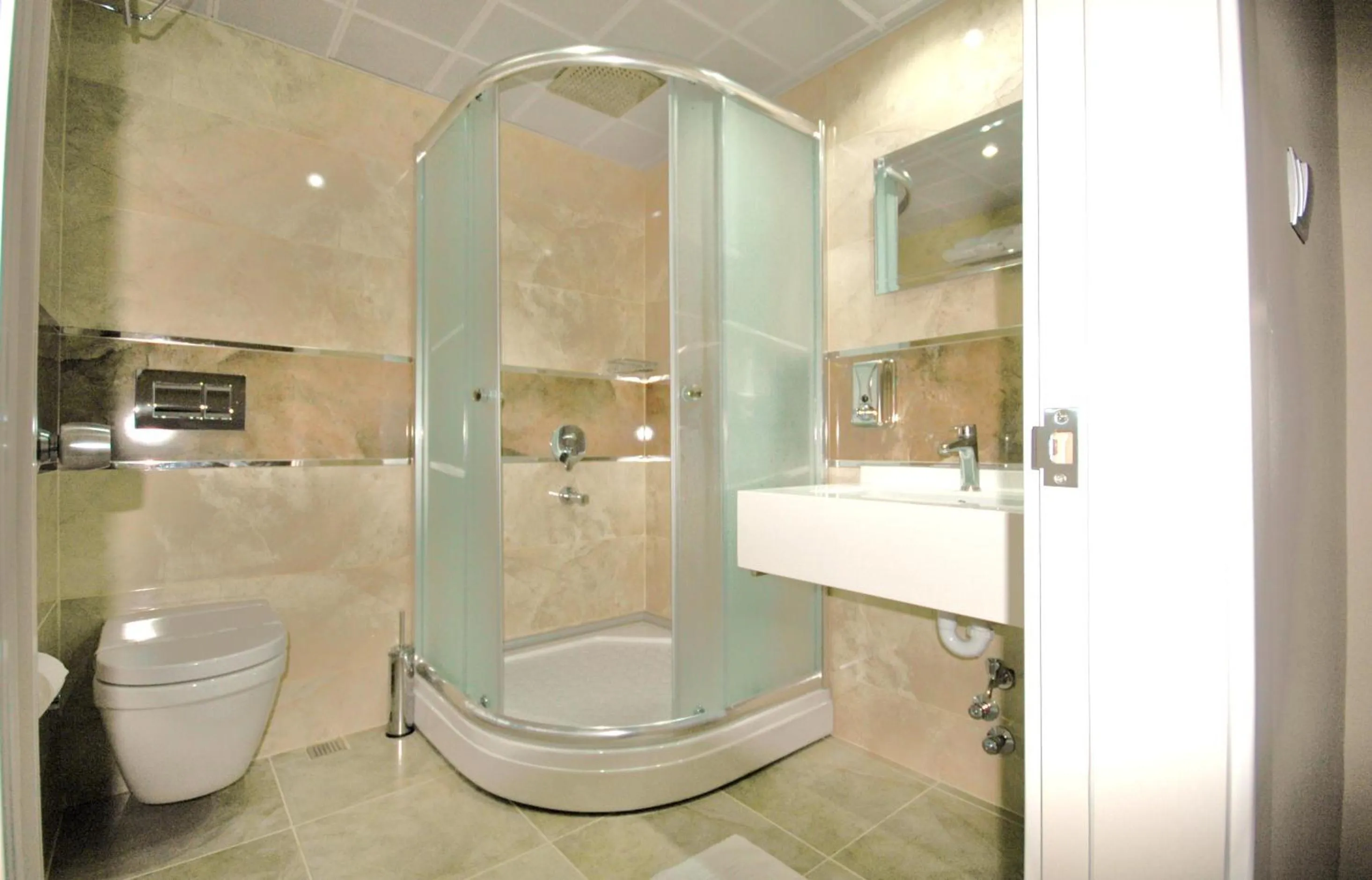 Bathroom in Kent Hotel