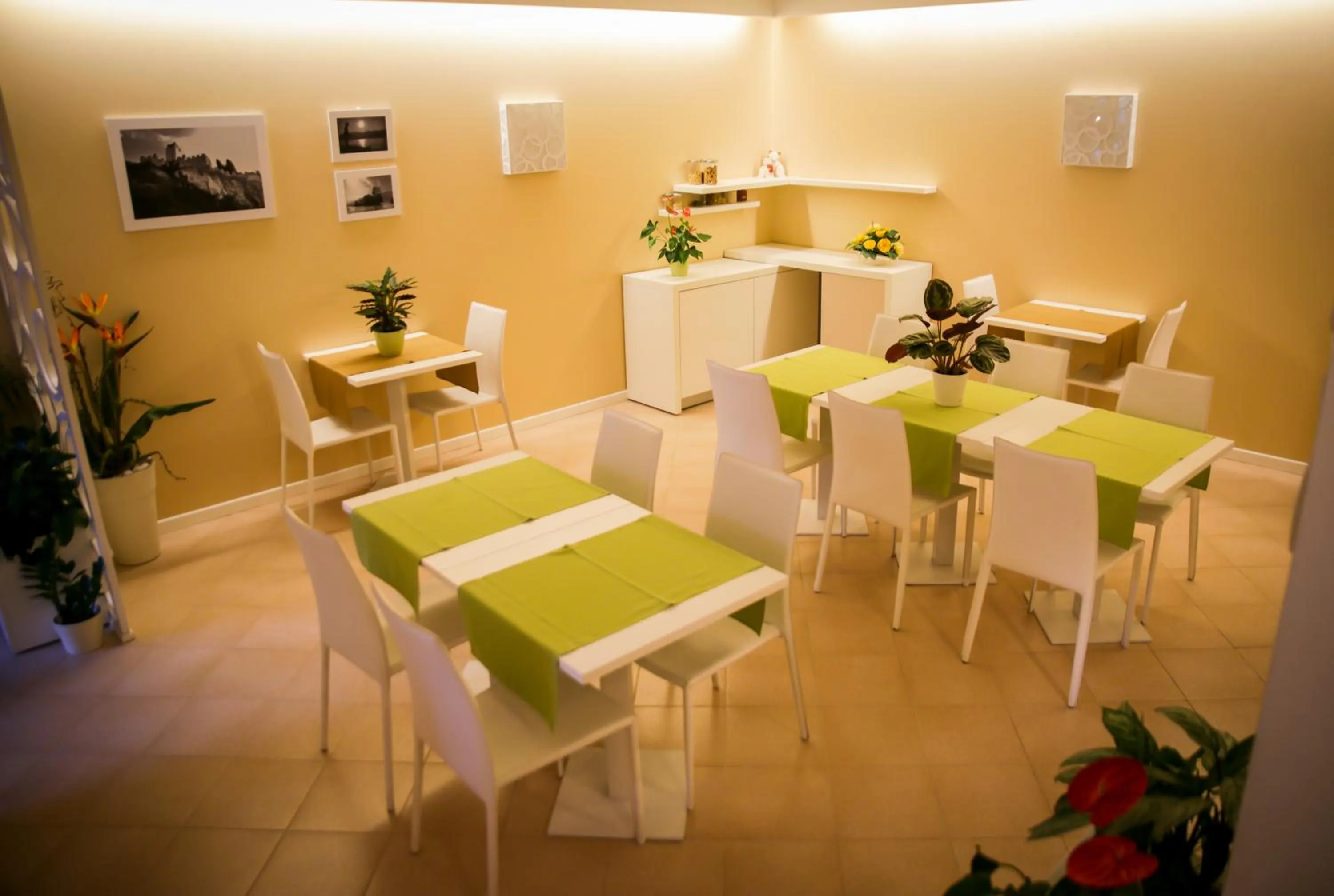 Restaurant/places to eat in Albergo Aurora