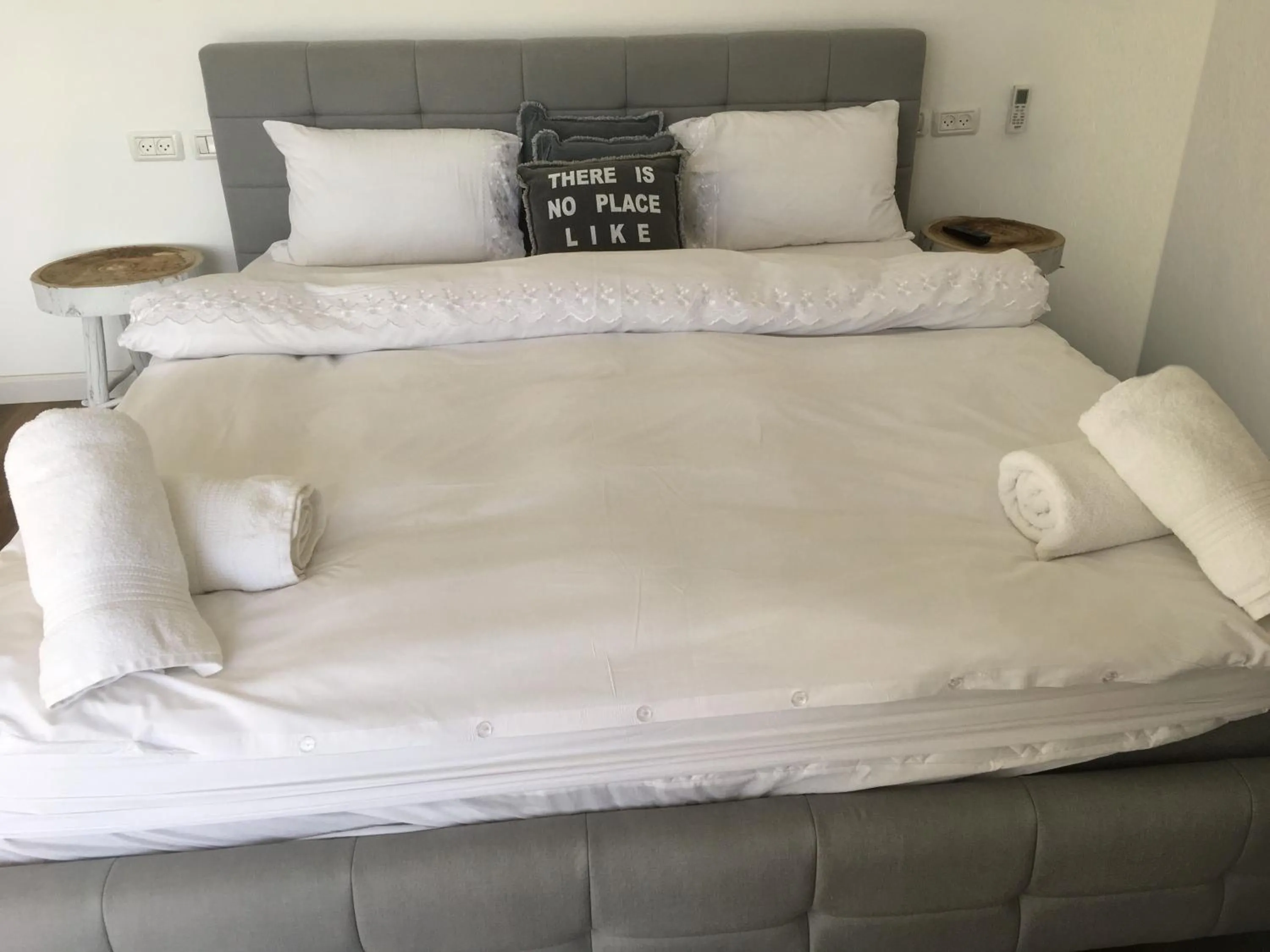 Bedroom, Bed in Habait ba Shomera