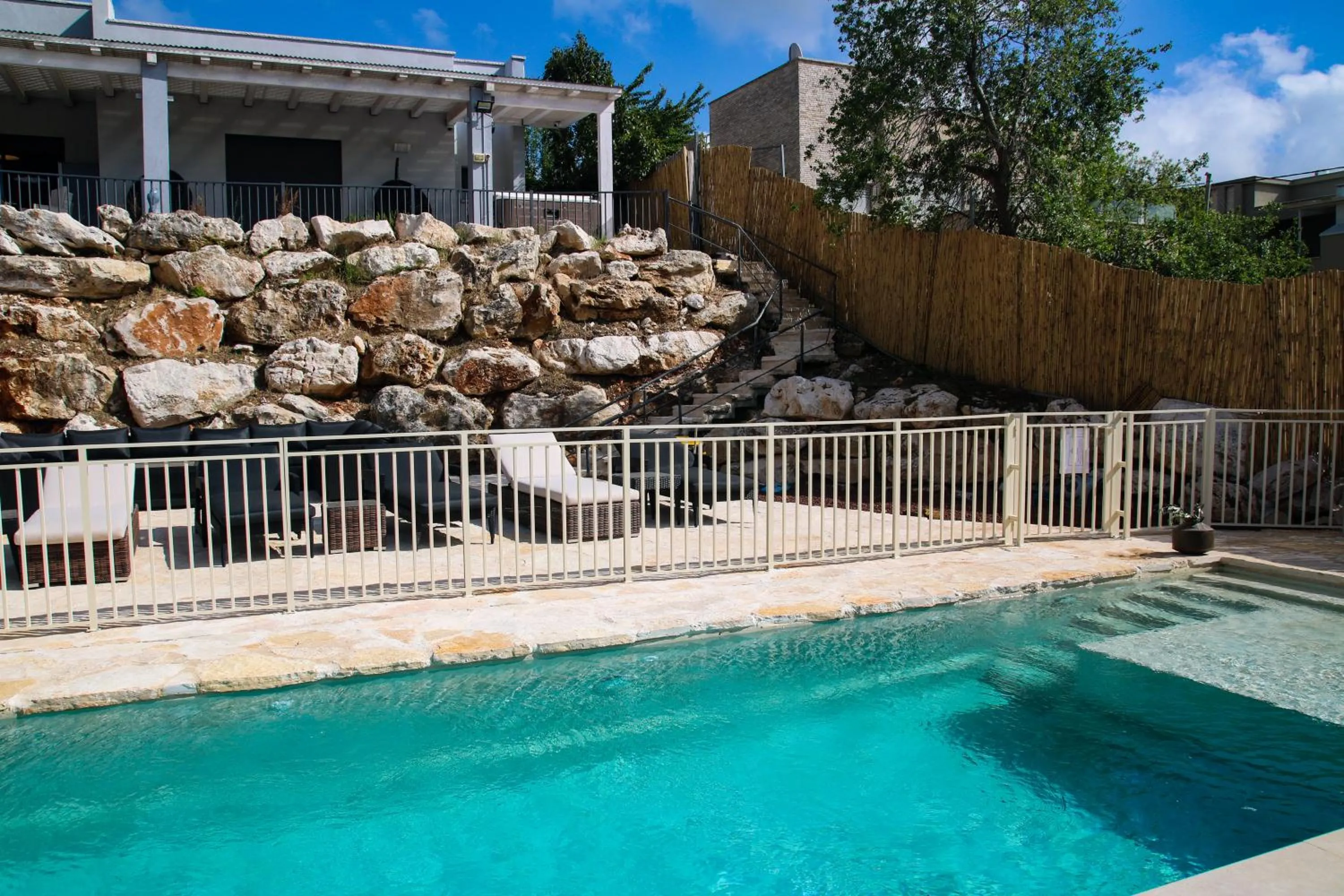 Swimming pool in Habait ba Shomera