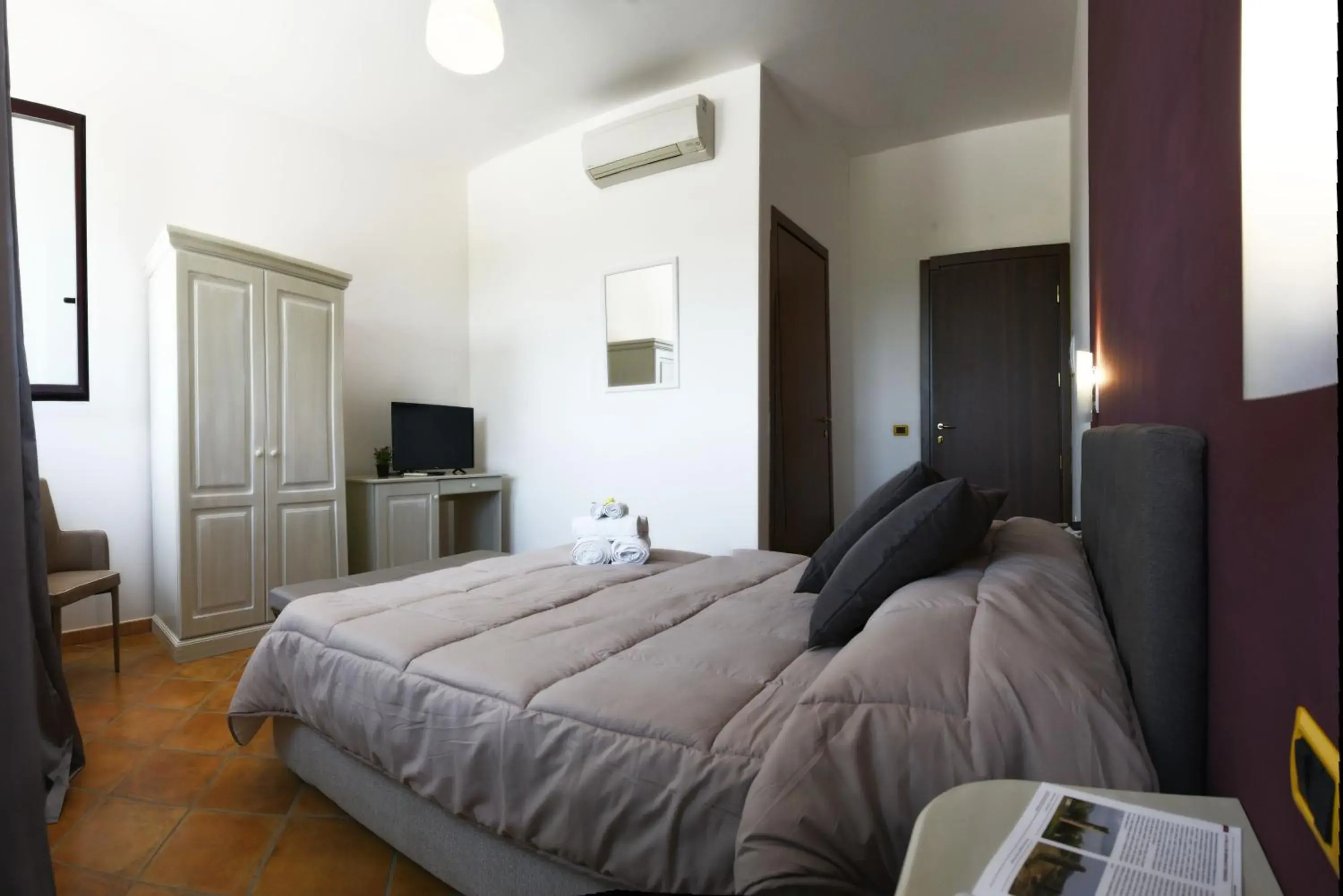 Triple Room in Villa Santadi Triple Room in Villa Santadi