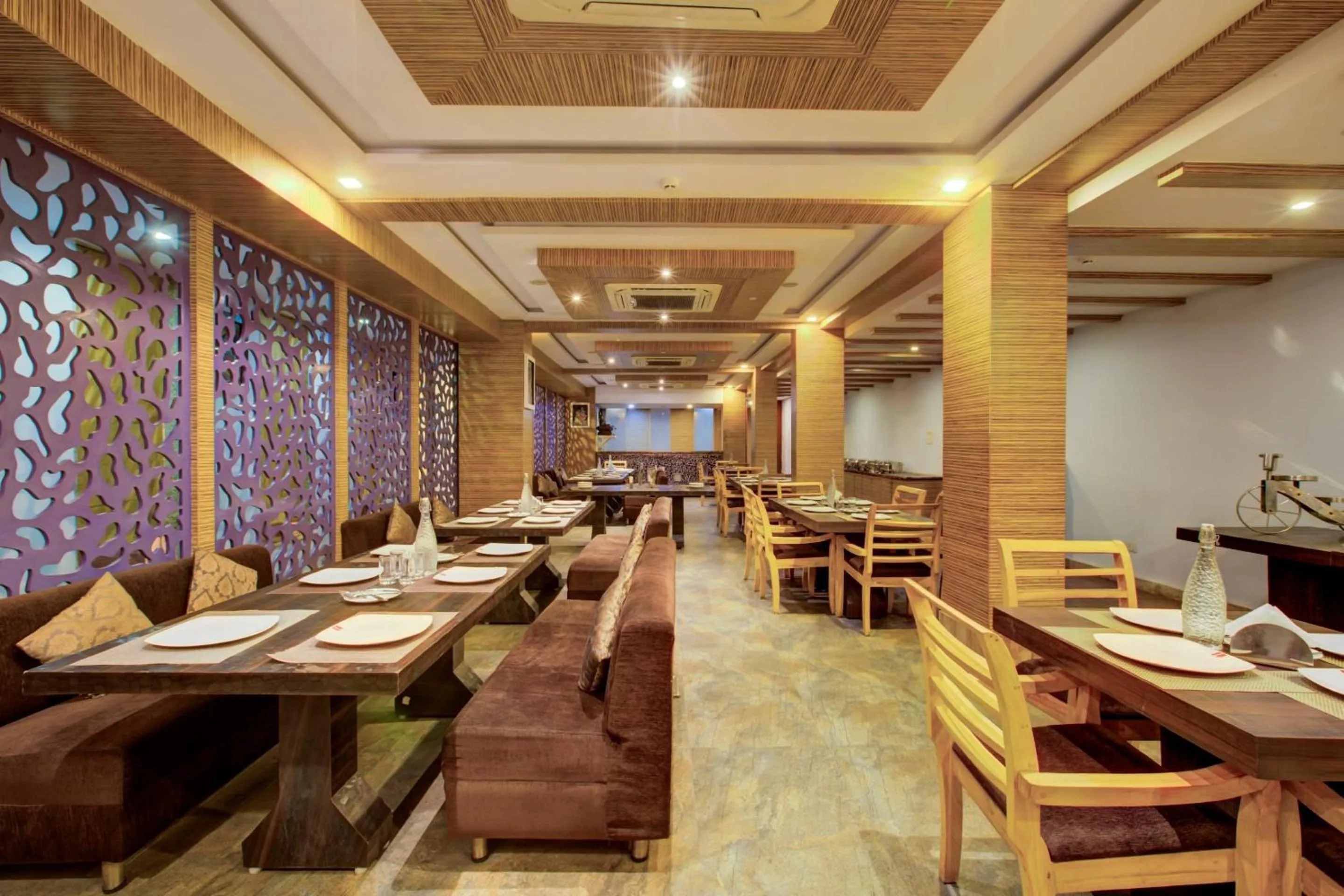 Restaurant/places to eat in Townhouse Oak JVH Hotel Bangalore