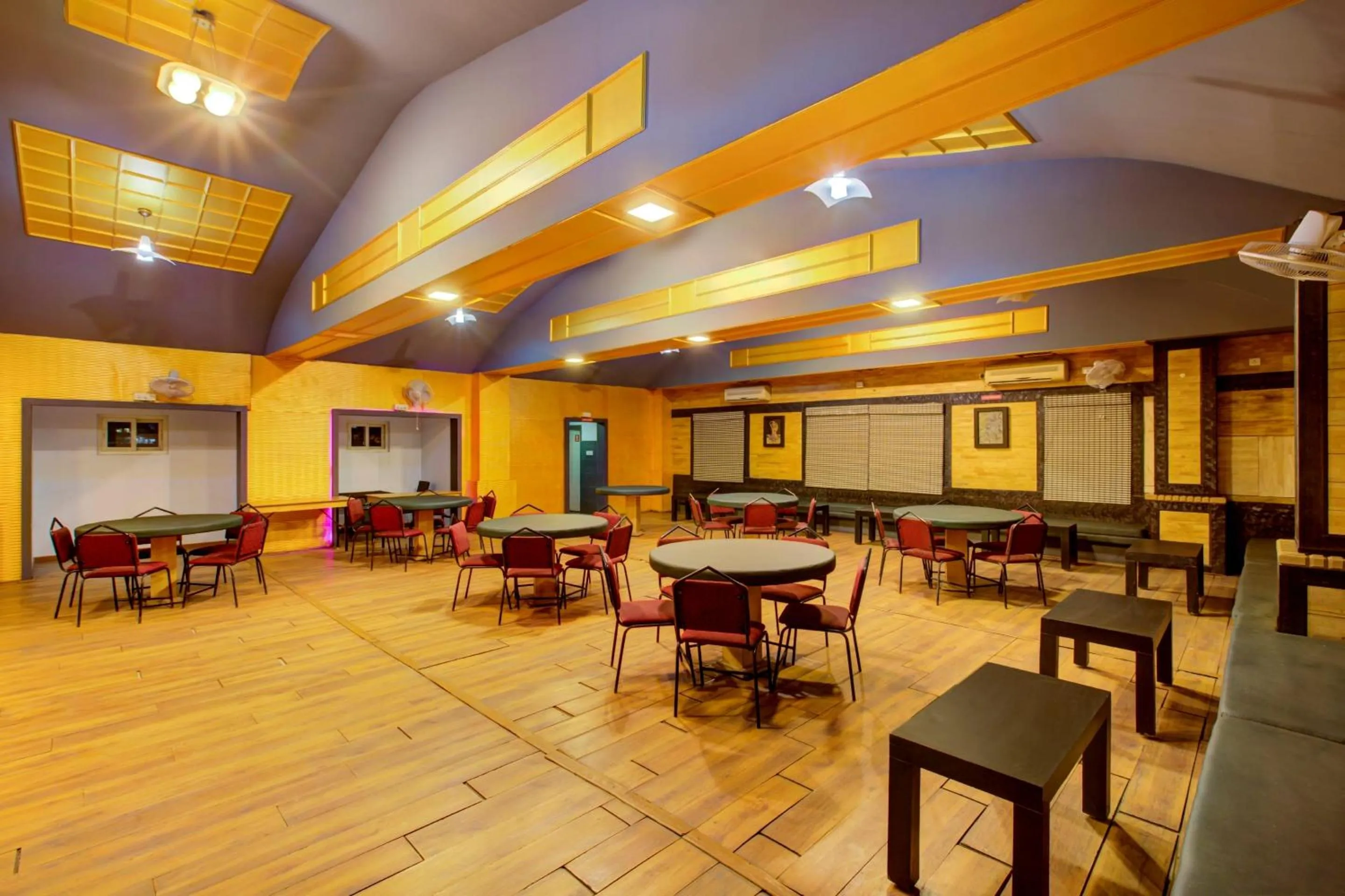 Restaurant/places to eat in Townhouse Oak JVH Hotel Bangalore