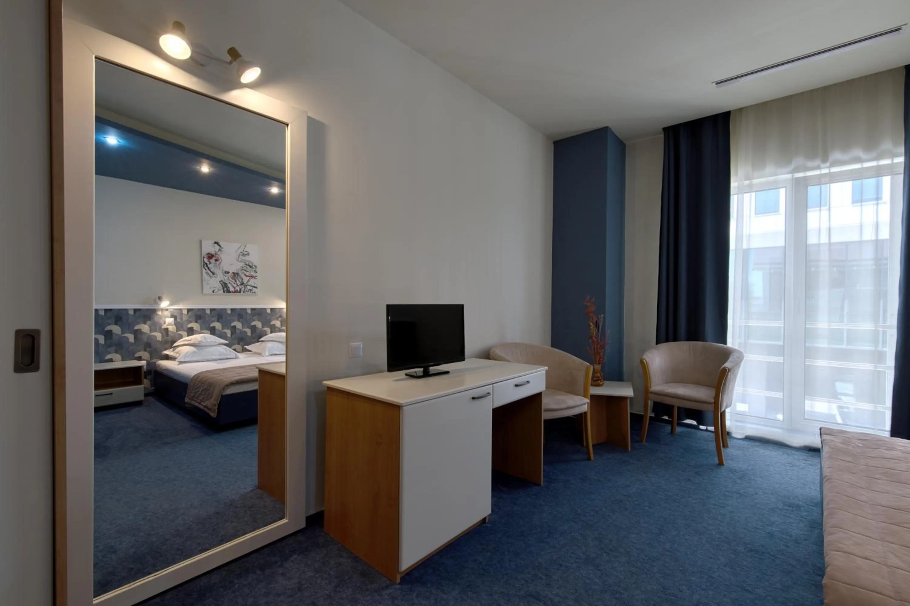 TV and multimedia, Bed in Hotel Torontal