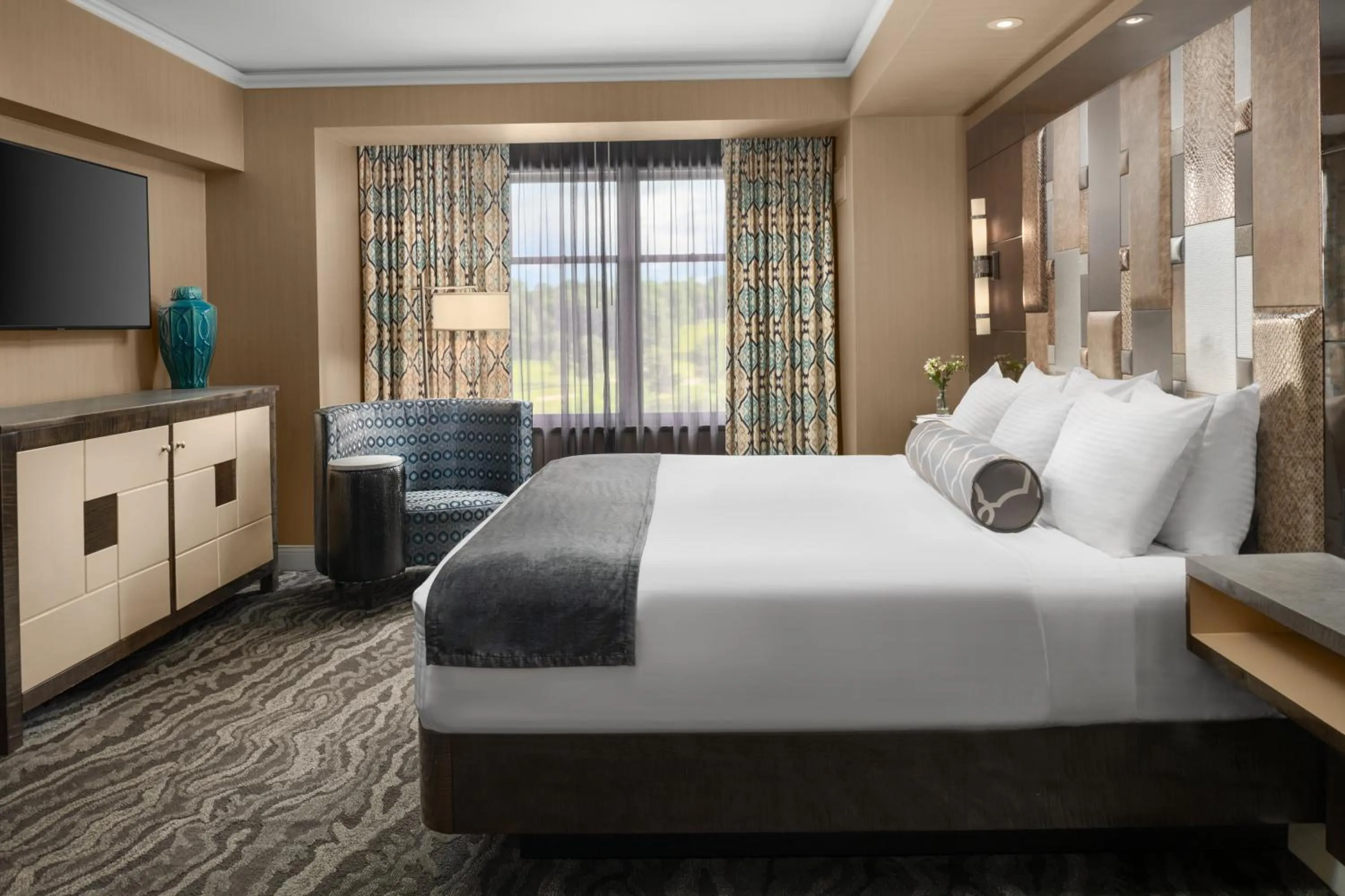 Bed in Mount Airy Casino Resort - Adults Only 21 Plus