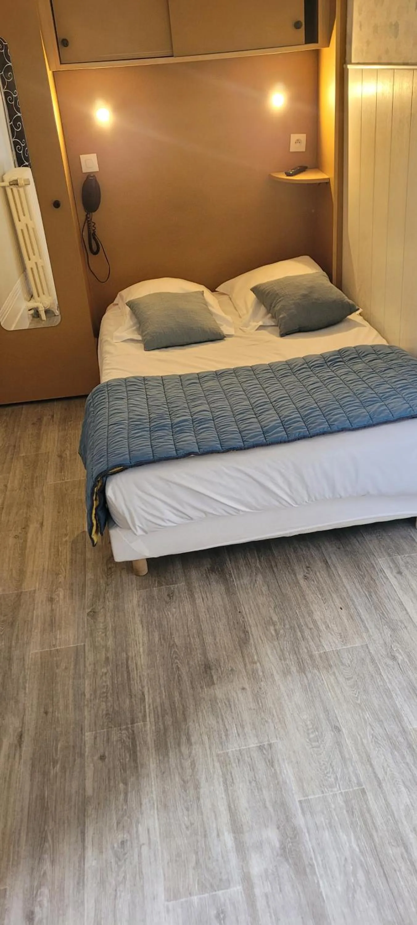 Bedroom, Bed in Hotel Central Anzac