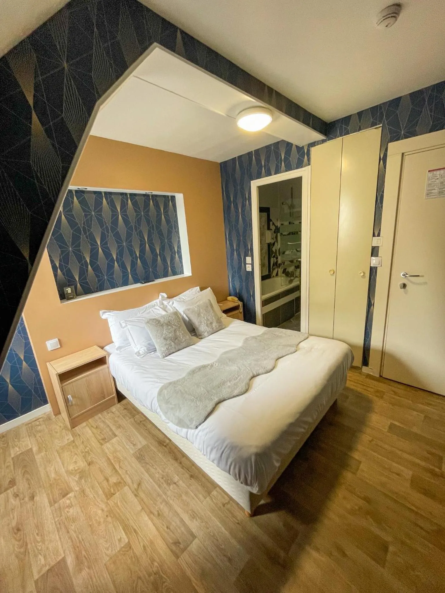 Bedroom, Bed in Hotel Central Anzac