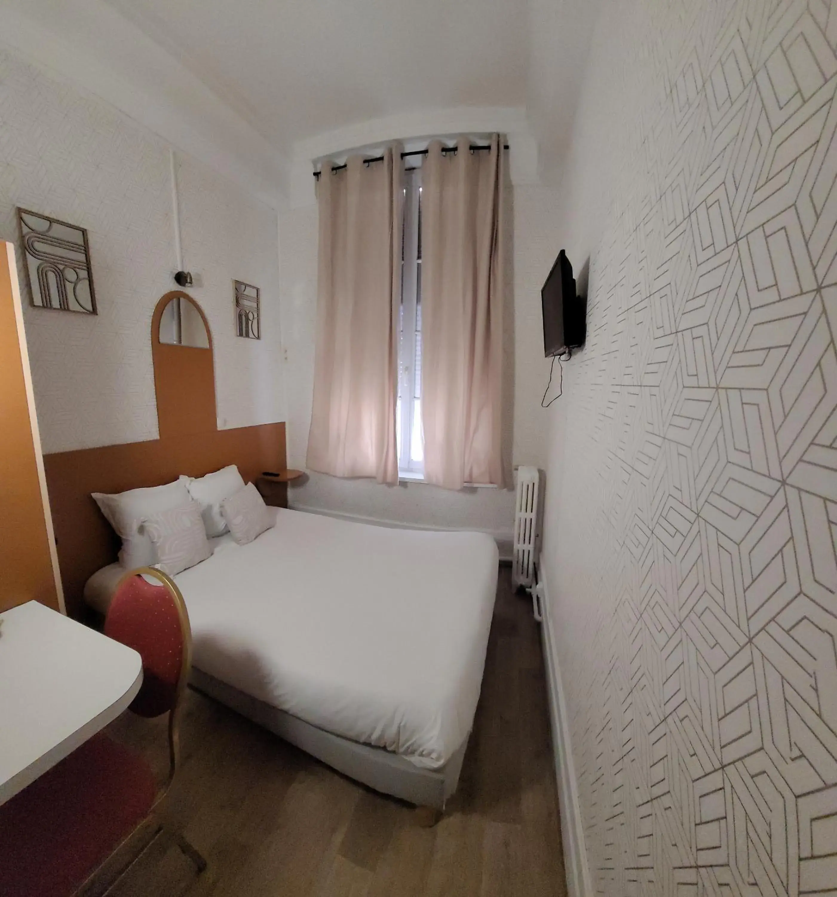 Bed in Hotel Central Anzac Bed in Hotel Central Anzac