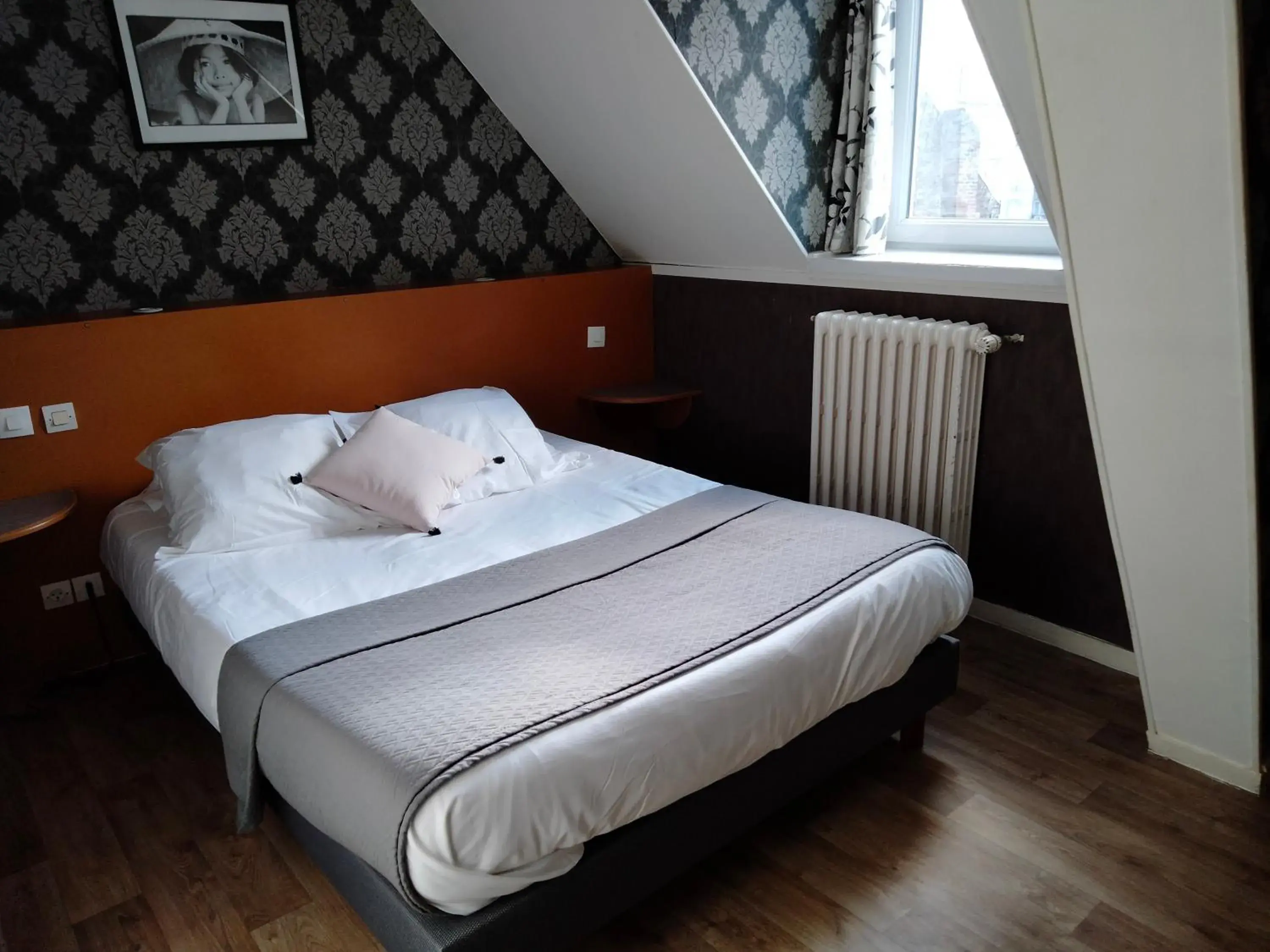 Photo of the whole room, Bed in Hotel Central Anzac Photo of the whole room, Bed in Hotel Central Anzac