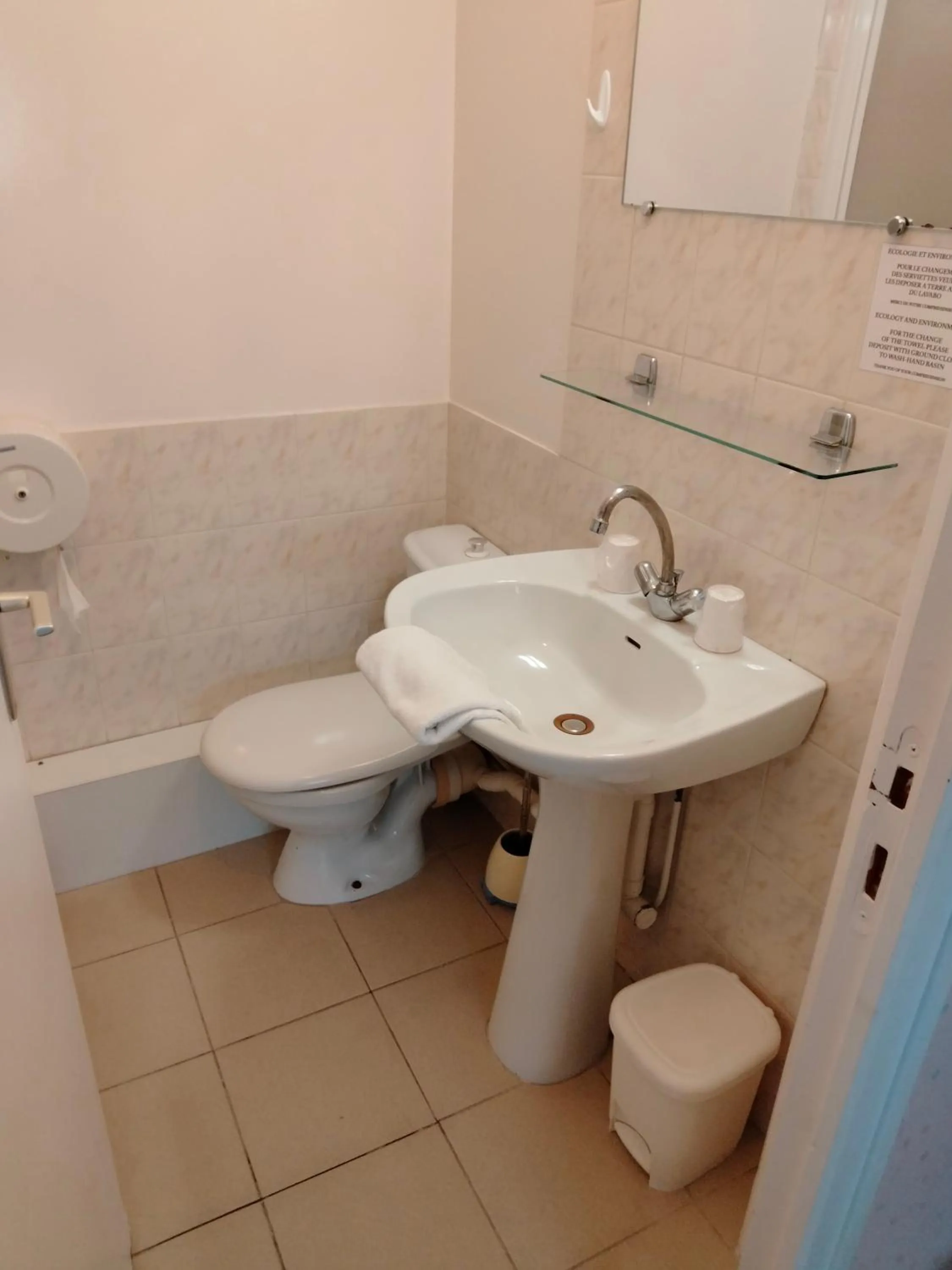 Bathroom in Hotel Central Anzac