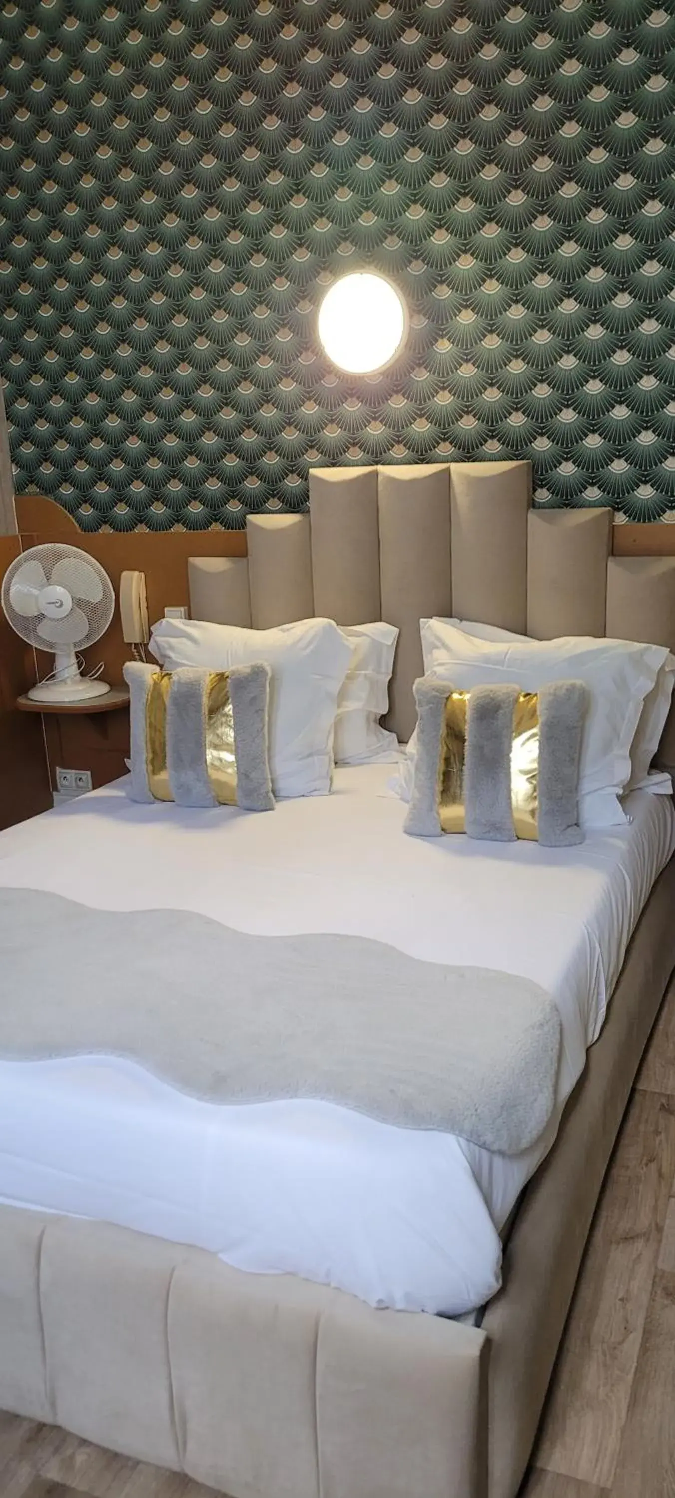 Bedroom, Bed in Hotel Central Anzac Bedroom, Bed in Hotel Central Anzac