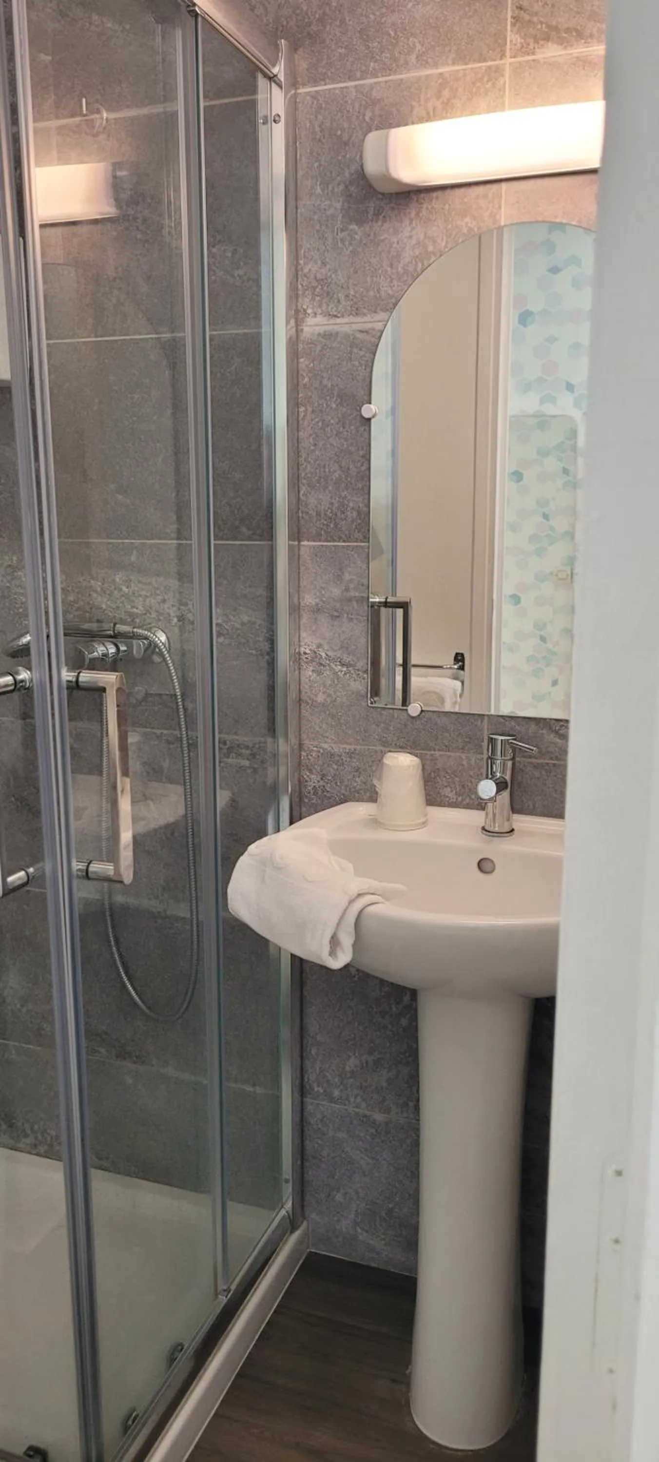 Bathroom in Hotel Central Anzac