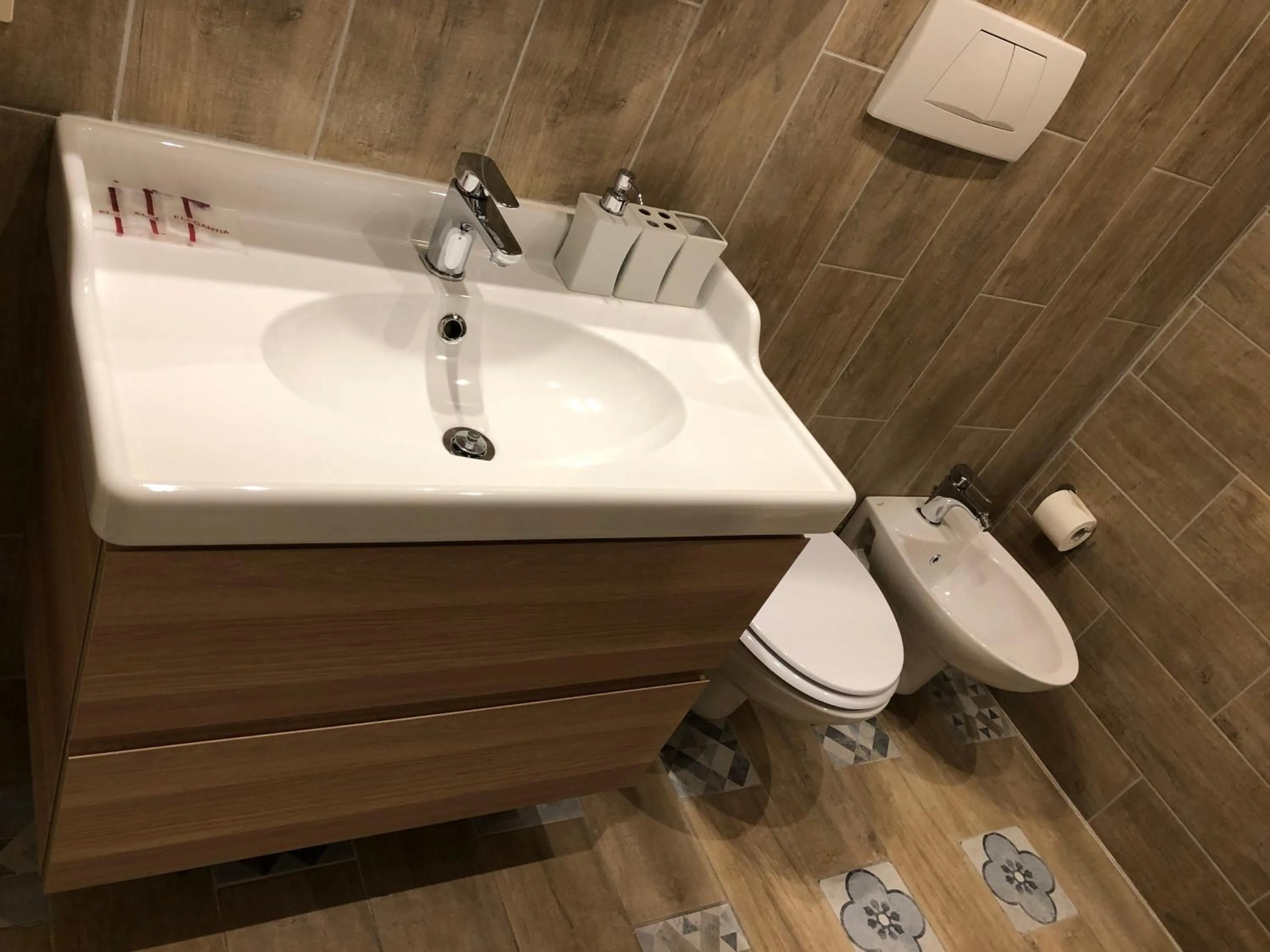 Bathroom in Le Petit Real