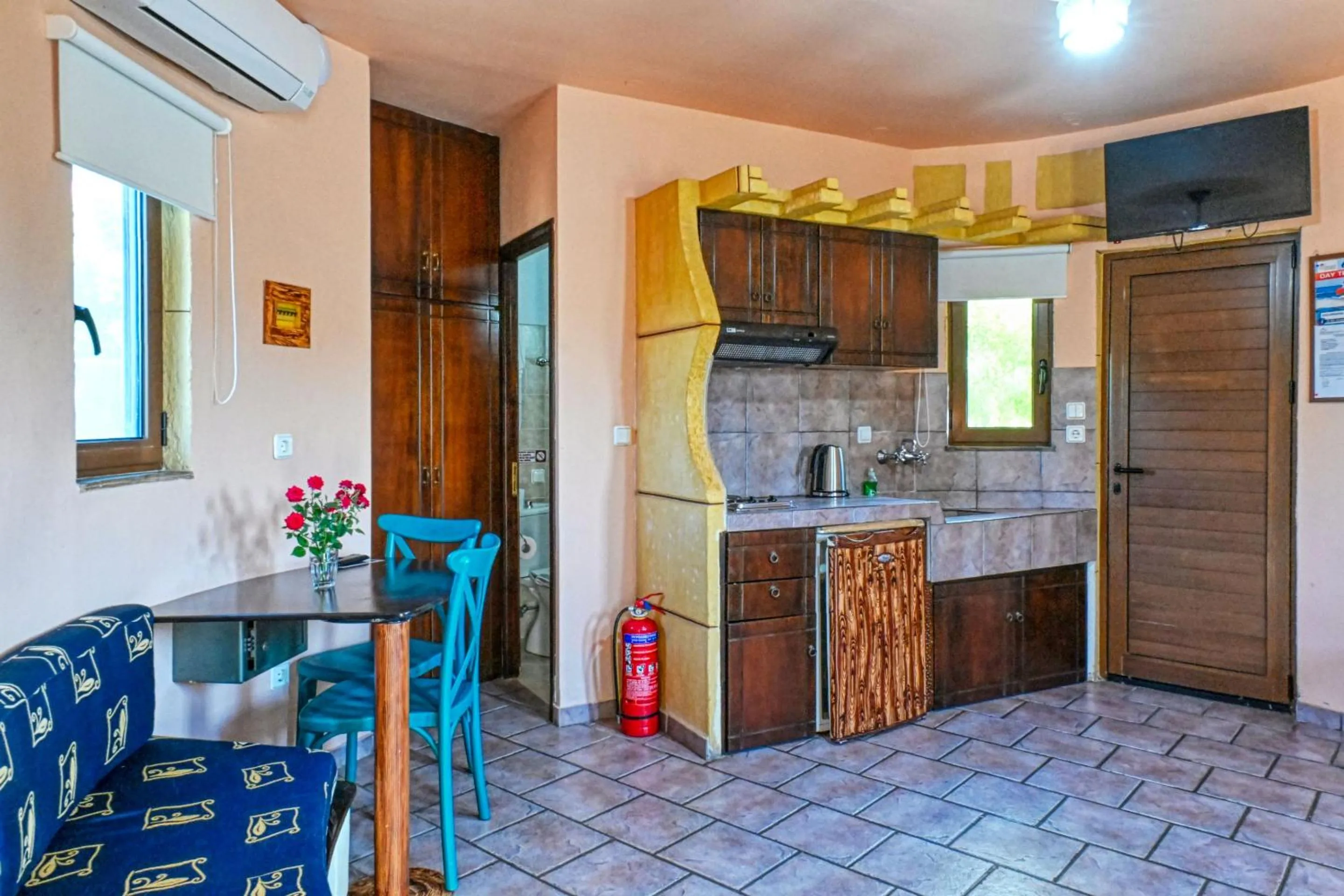 Coffee/tea facilities in Anemomili Village