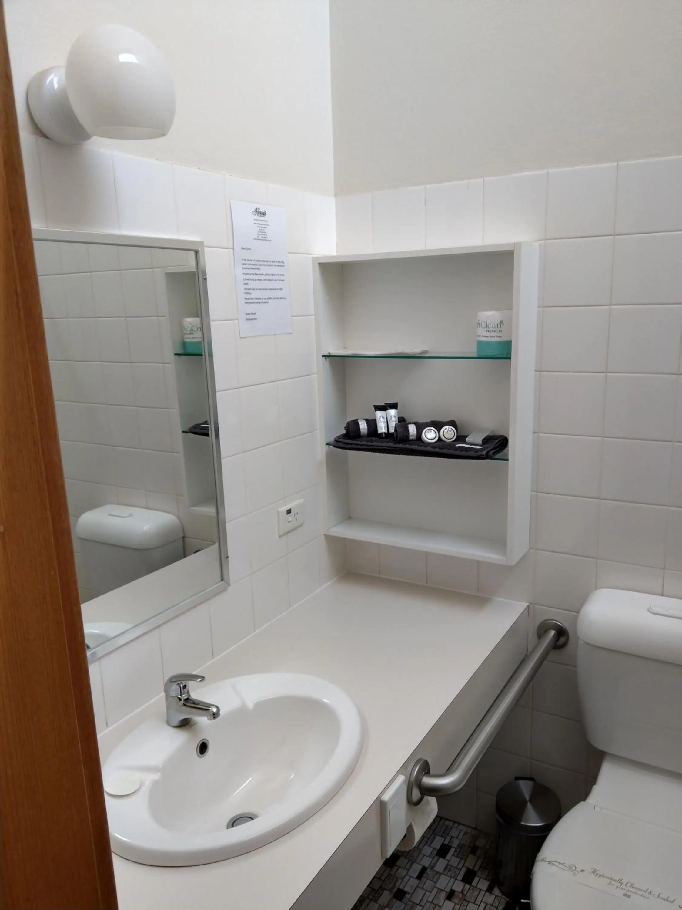 Bathroom in Henry's Quirindi