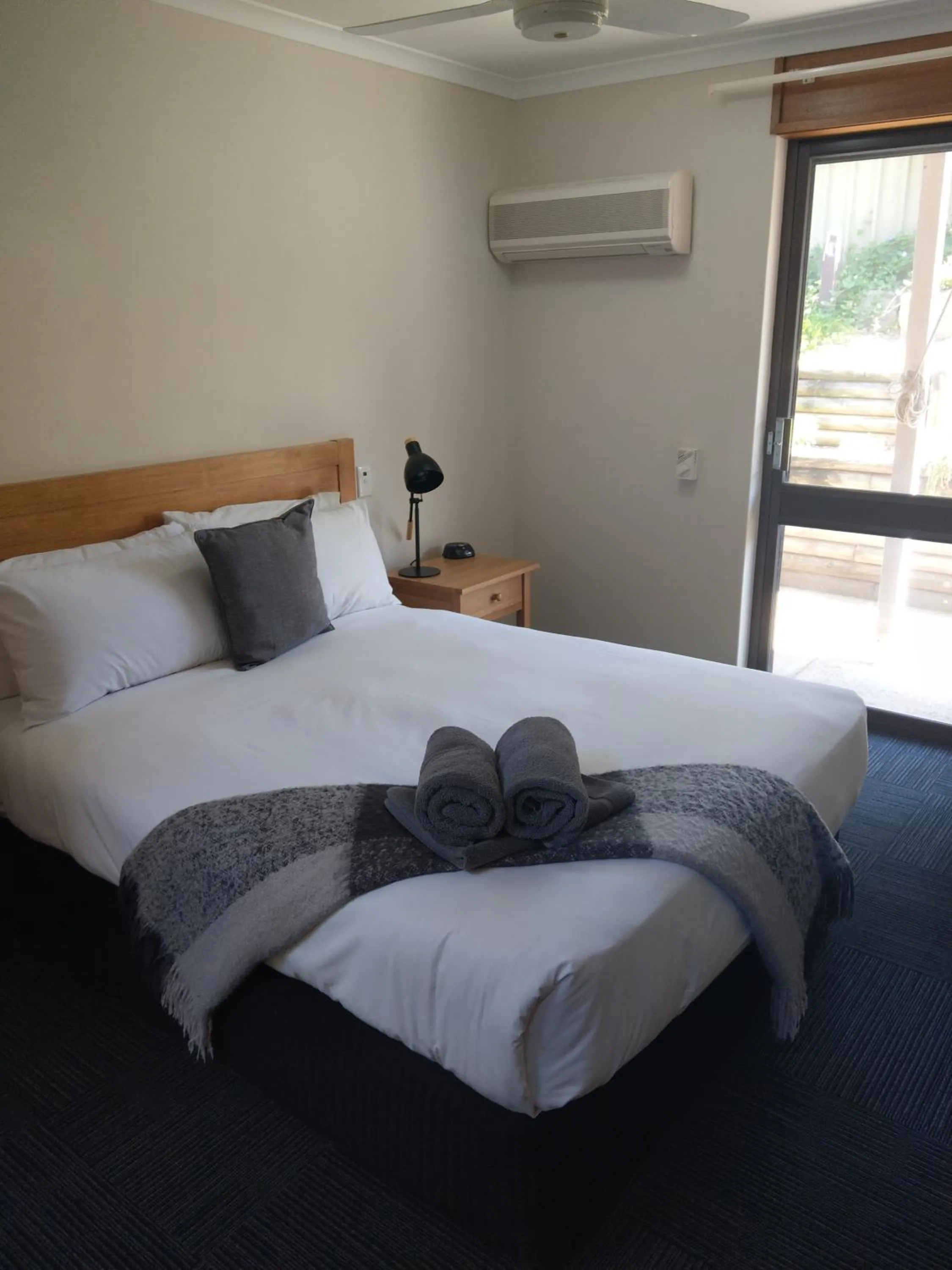 Bedroom, Bed in Henry's Quirindi