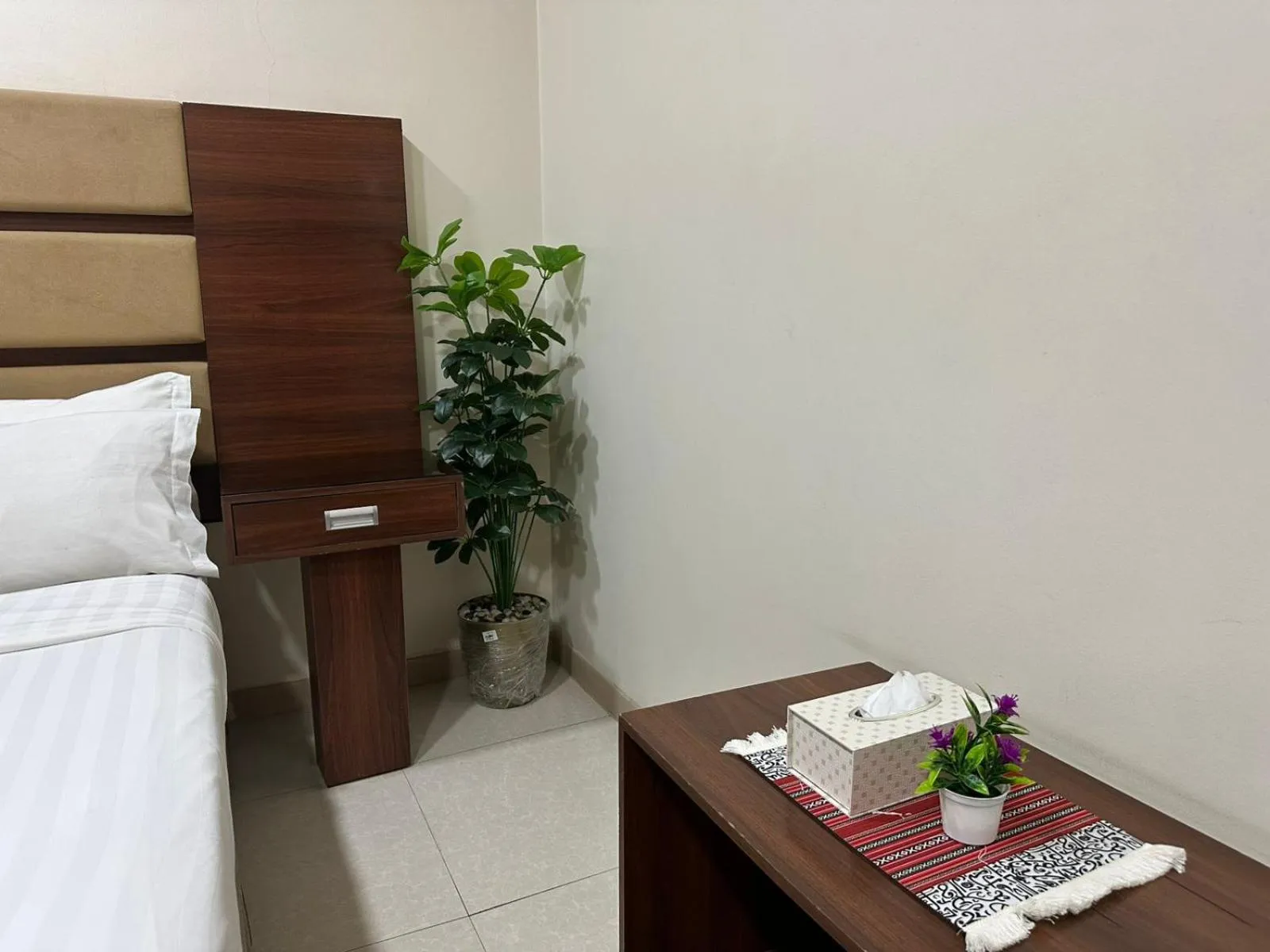 Bed in Almasa Al Khaleejia Serviced Apartments - الماسة الخليجية للشقق المخدومة