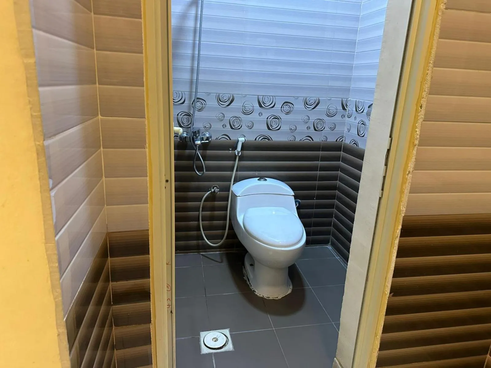 Toilet in Almasa Al Khaleejia Serviced Apartments - الماسة الخليجية للشقق المخدومة