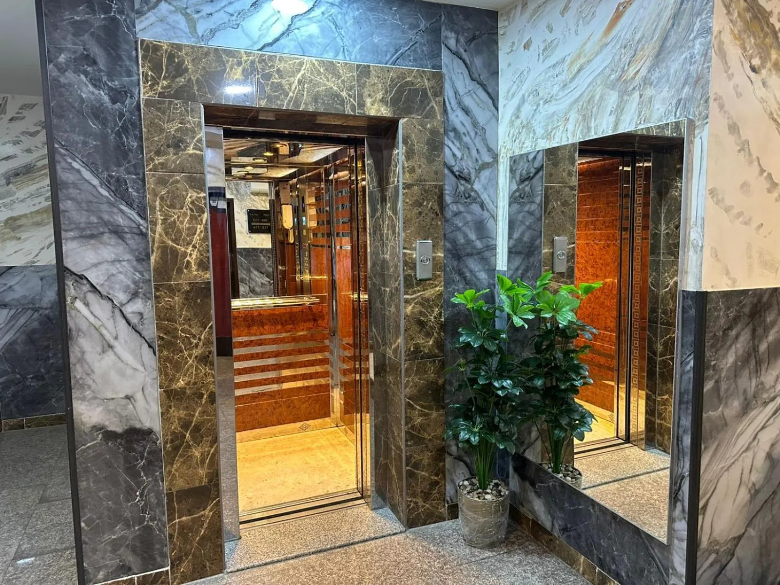 elevator in Almasa Al Khaleejia Serviced Apartments - الماسة الخليجية للشقق المخدومة