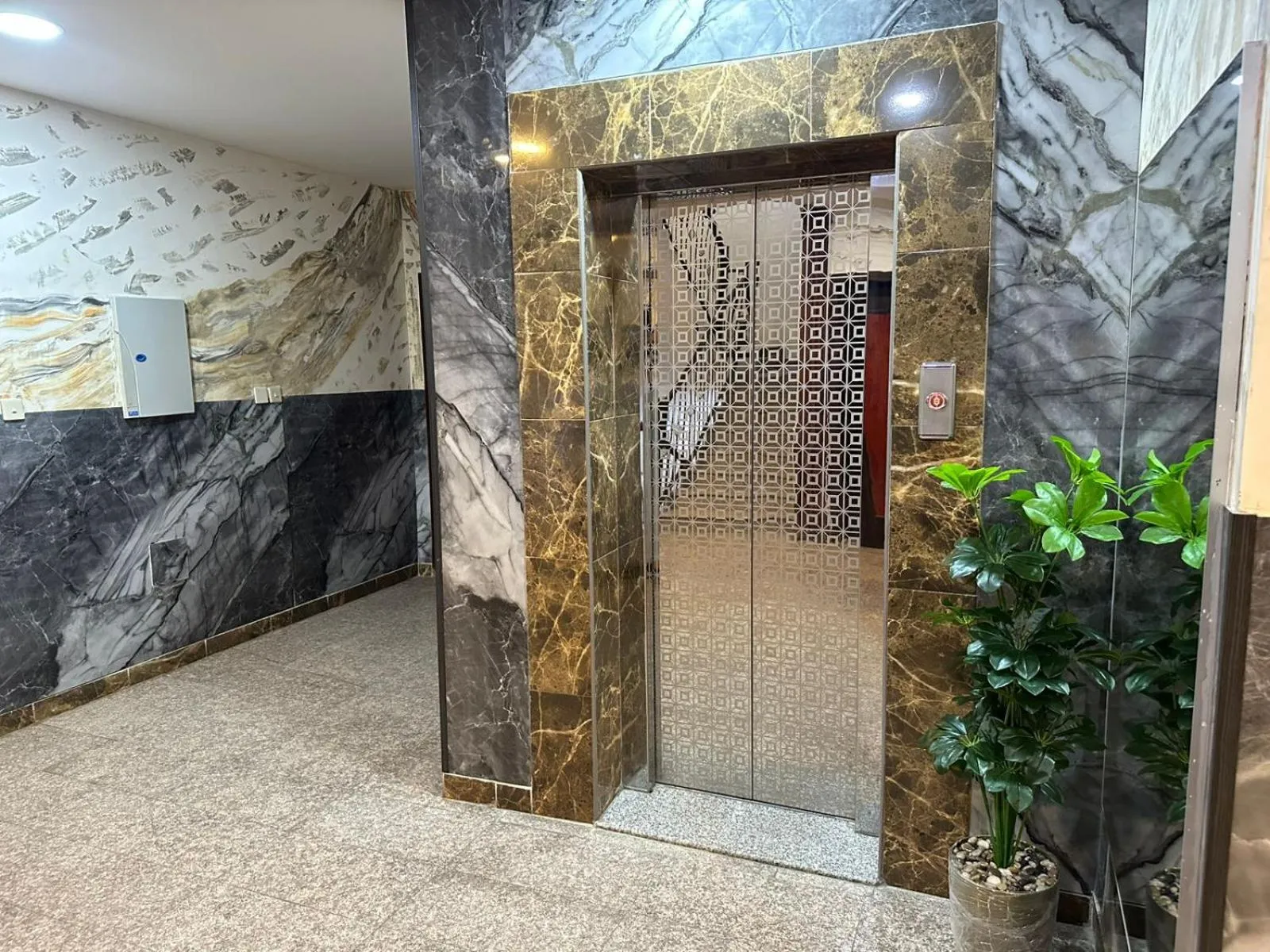 elevator in Almasa Al Khaleejia Serviced Apartments - الماسة الخليجية للشقق المخدومة