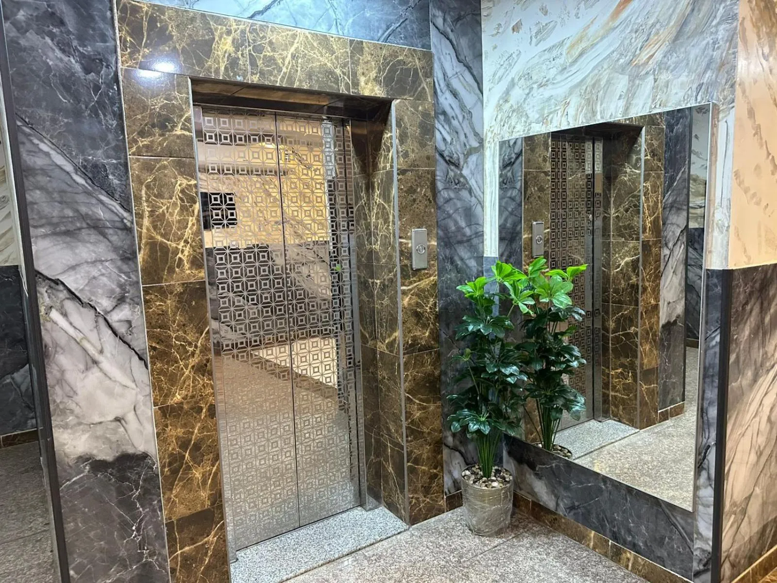 elevator in Almasa Al Khaleejia Serviced Apartments - الماسة الخليجية للشقق المخدومة