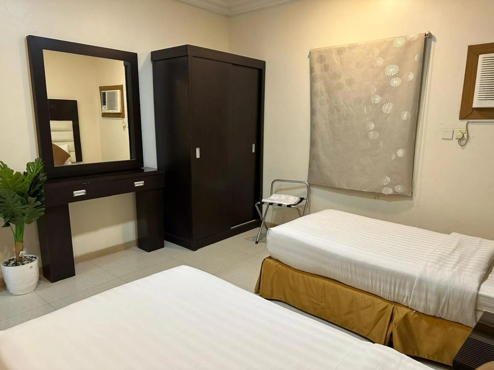 Bed in Almasa Al Khaleejia Serviced Apartments - الماسة الخليجية للشقق المخدومة